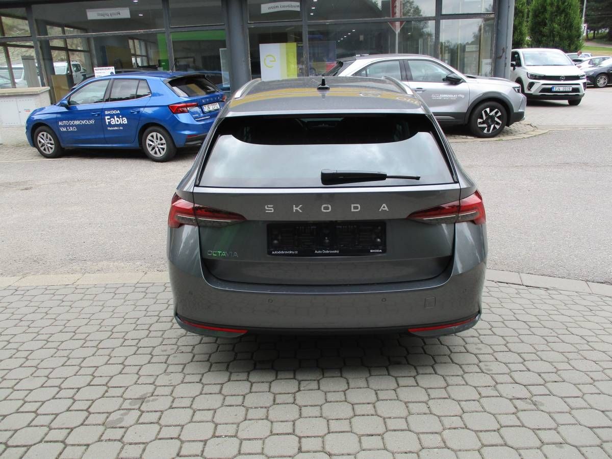 Škoda Octavia, Combi Top Selection 2,0TDI 110 - fotka 6