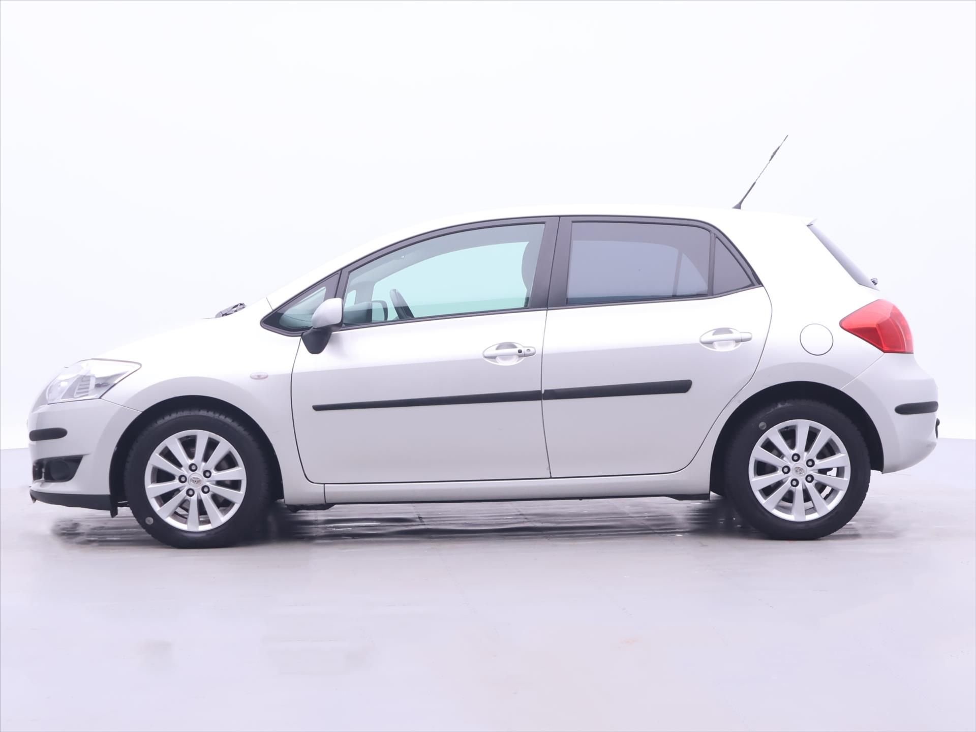 Toyota Auris, 2,0 D-4D 93kW Xenon Tažné - fotka 4