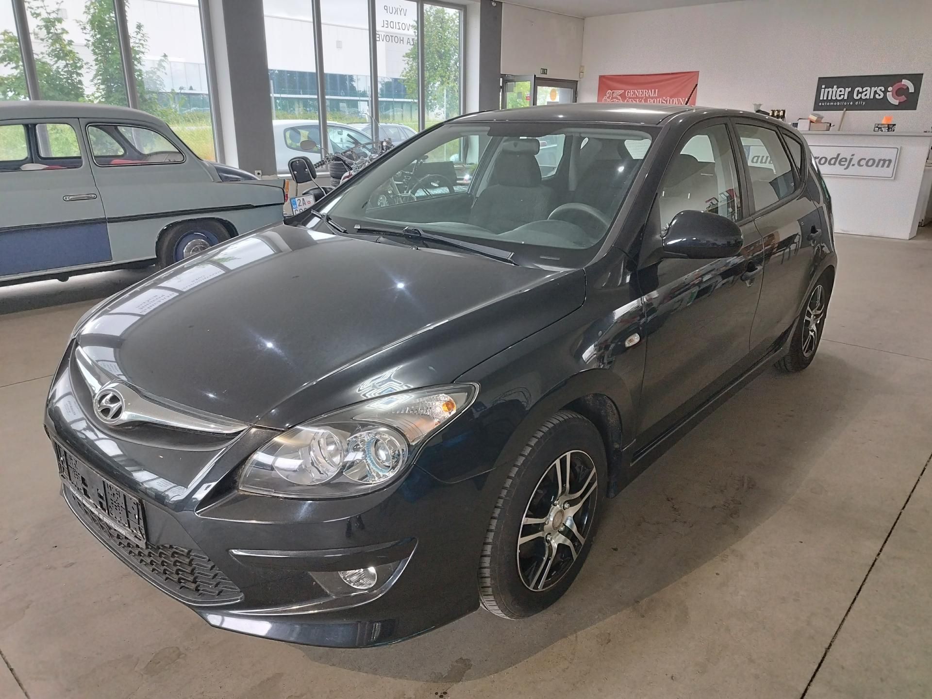 Hyundai i30, 1,6I,93KW,AUTOMAT,ALU,naj.63t - fotka 3