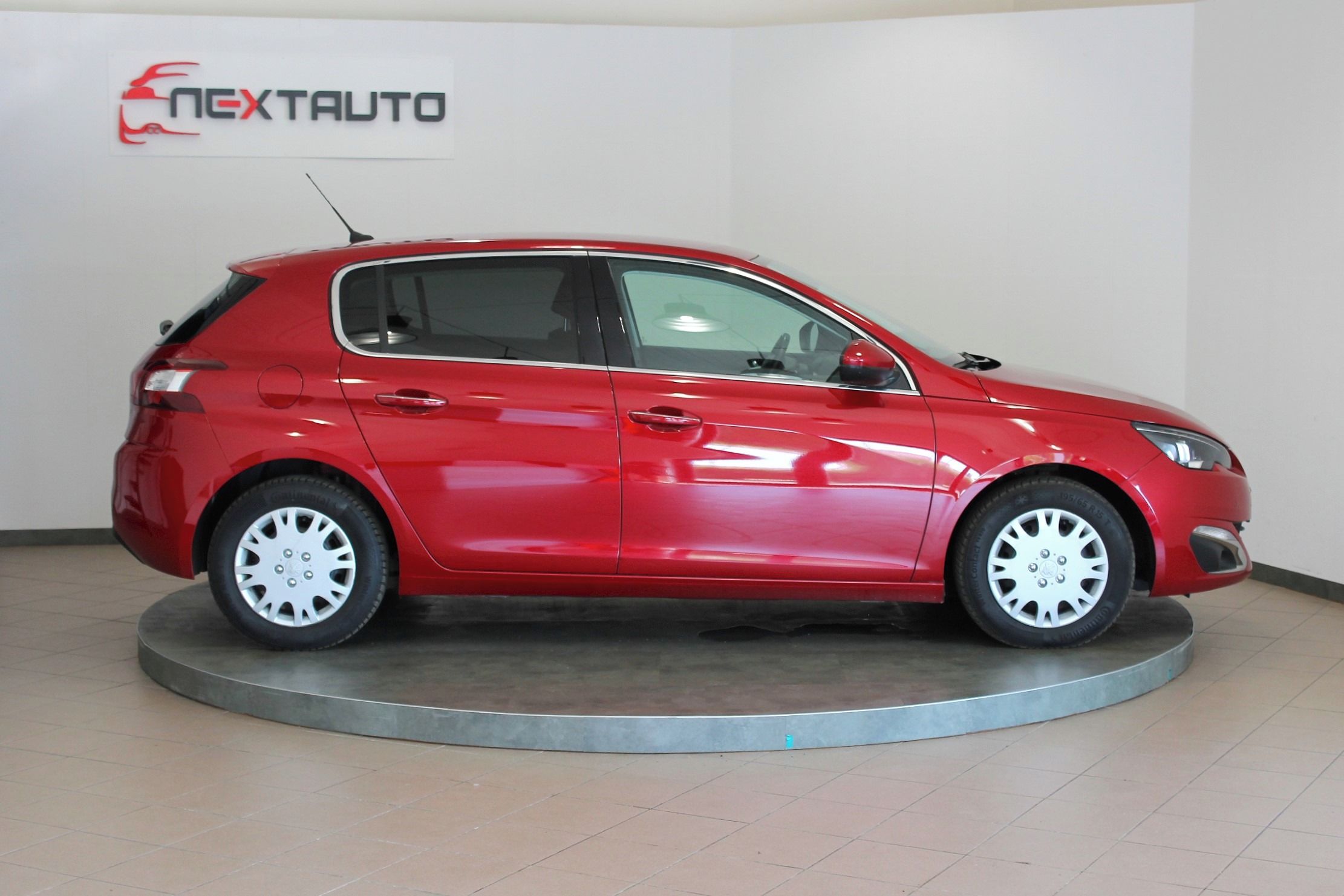 Peugeot 308, 1.6 HDi 85kW ALLURE, LED, NAVI - fotka 6
