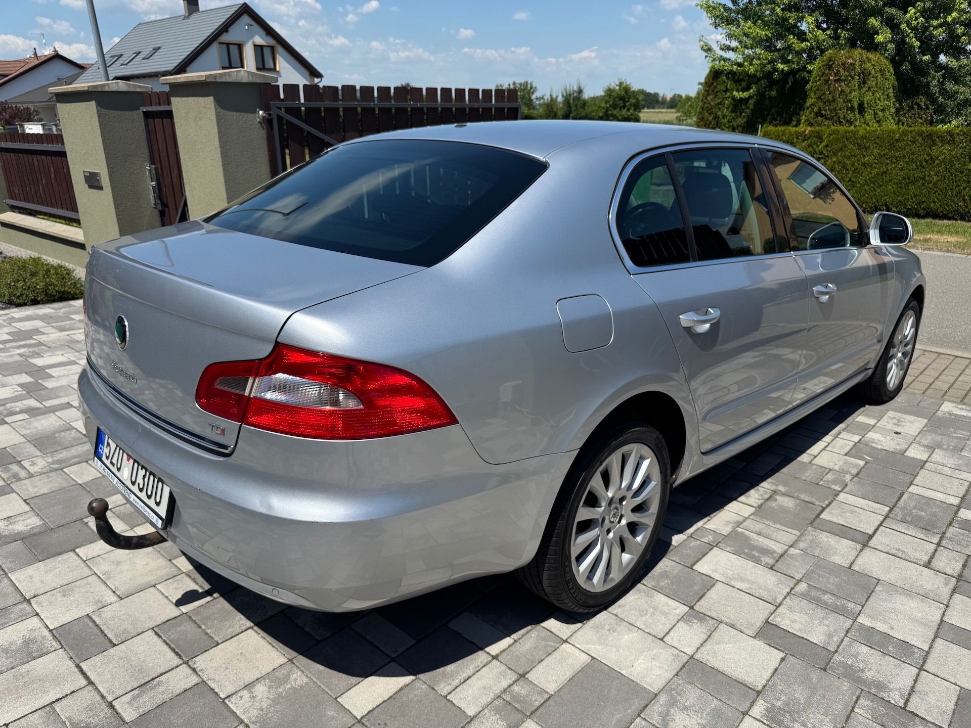 Škoda Superb, 2.0 TDi 110kW DSG STYLE - fotka 3