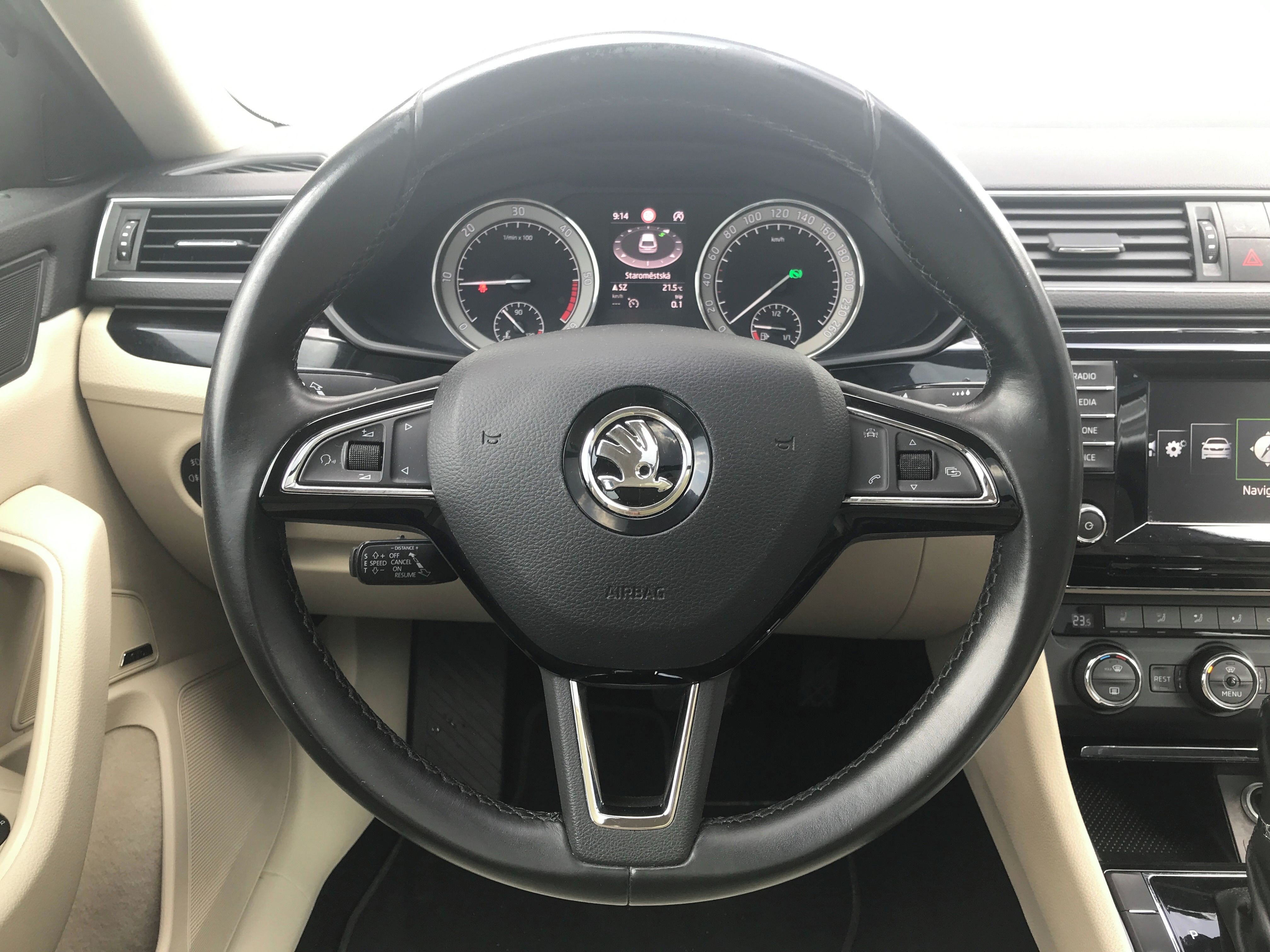 Škoda Superb, 4x4 2,0TDi 140kW L&K+TAŽNĚ+PAN - fotka 6