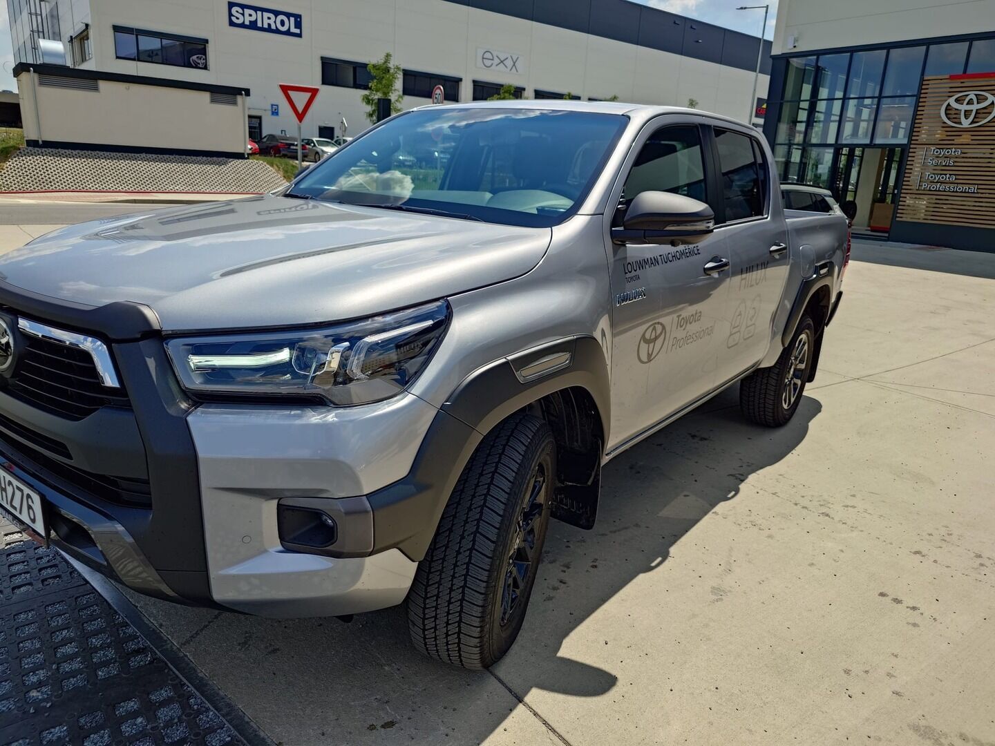 Toyota Hilux, DoubleCab Invincible 2.8D 6AT - fotka 3