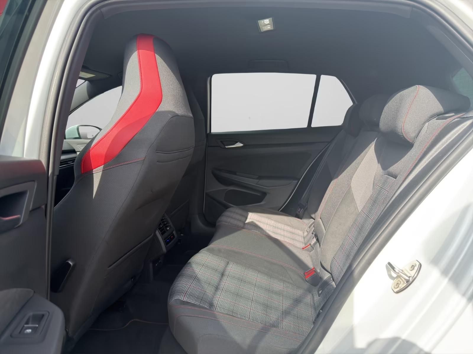 Volkswagen Golf, GTI 2.0TSI DSG 180kW DPH - fotka 4