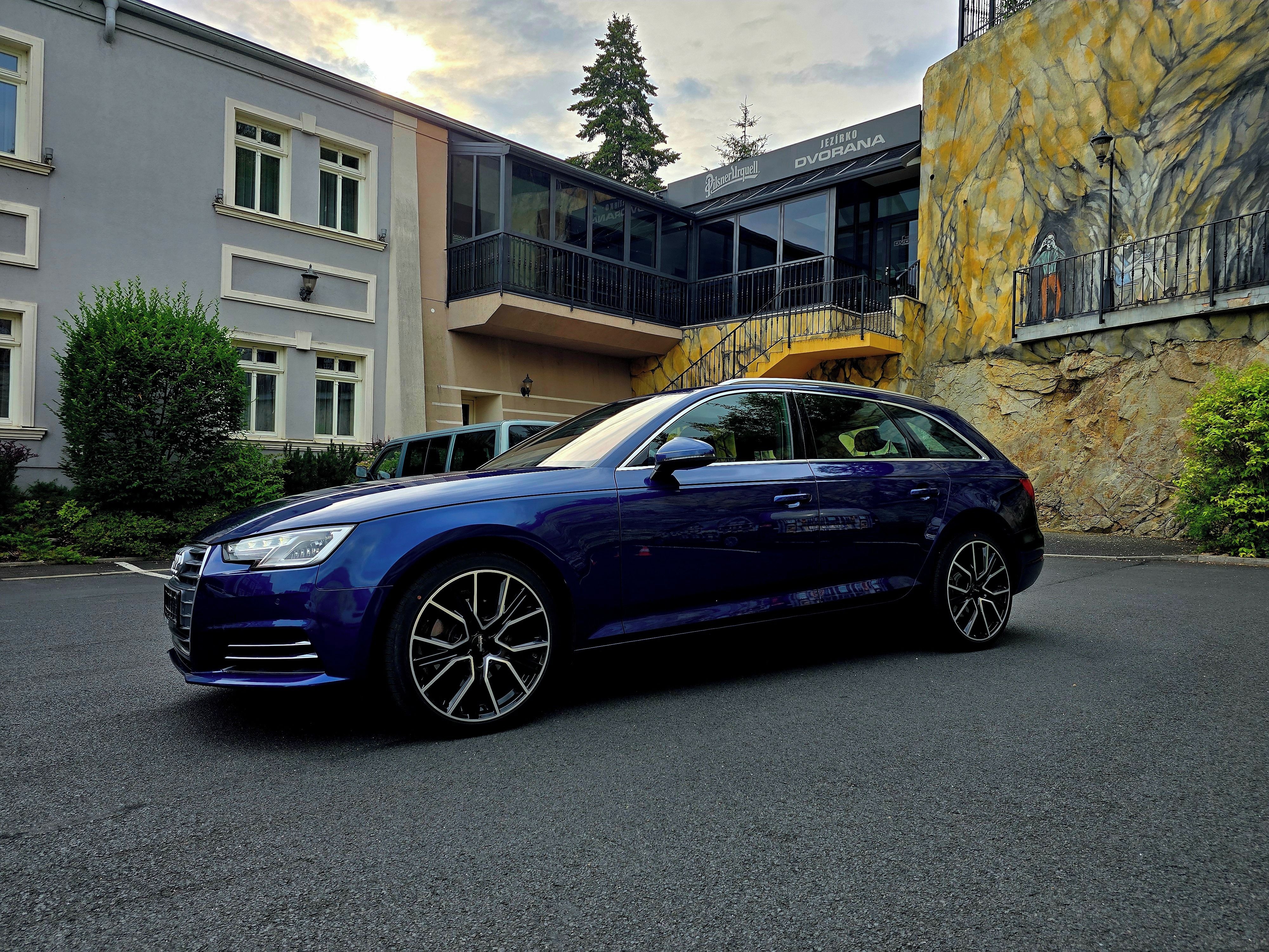 Audi A4, 2.0 tdi, 110kW, 4x4, S-line - fotka 4