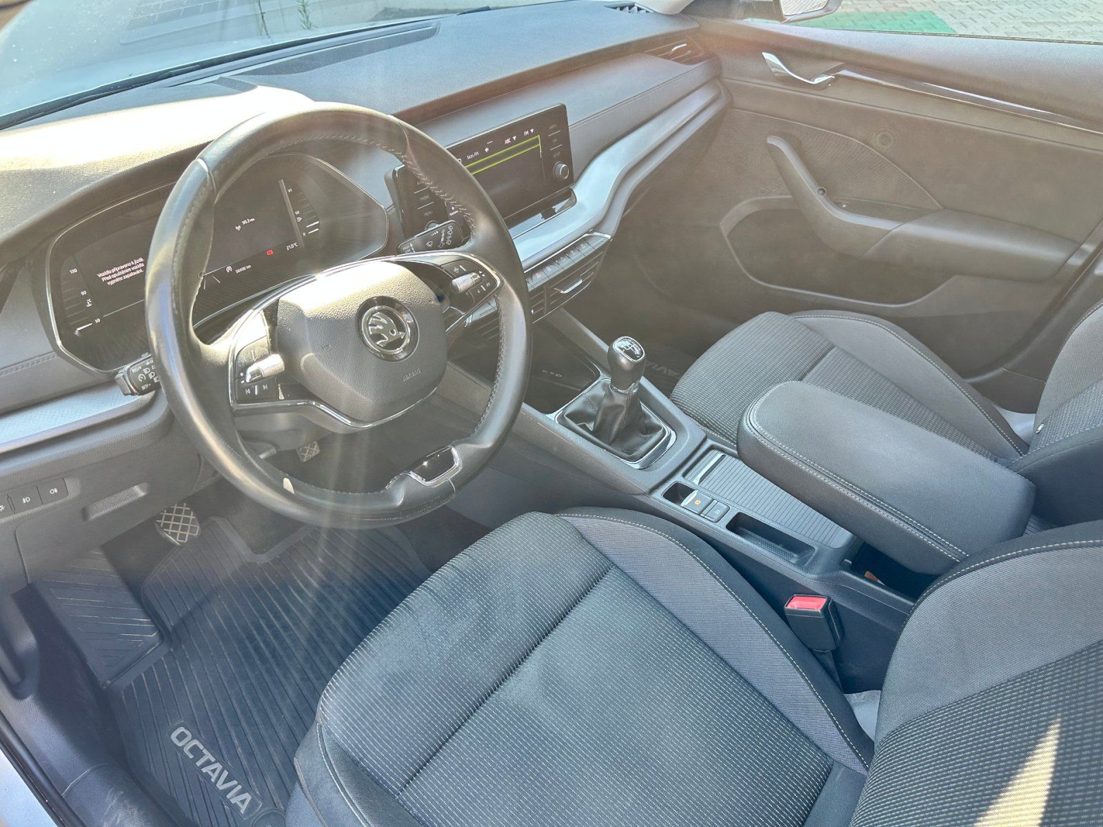 Škoda Octavia, 2.0 TDI 85kW Ambition Combi - fotka 6