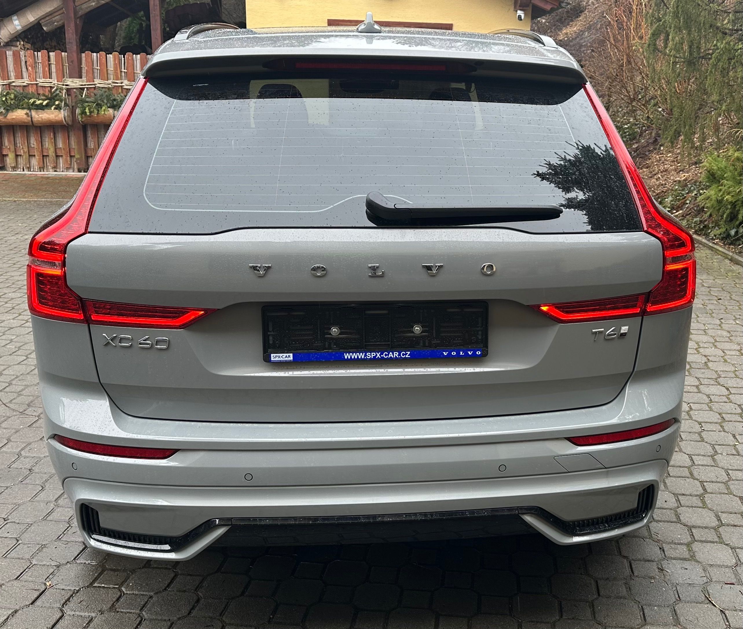 Volvo XC60, PRODÁM XC60 T6 Hybrid, PLUS DA - fotka 4