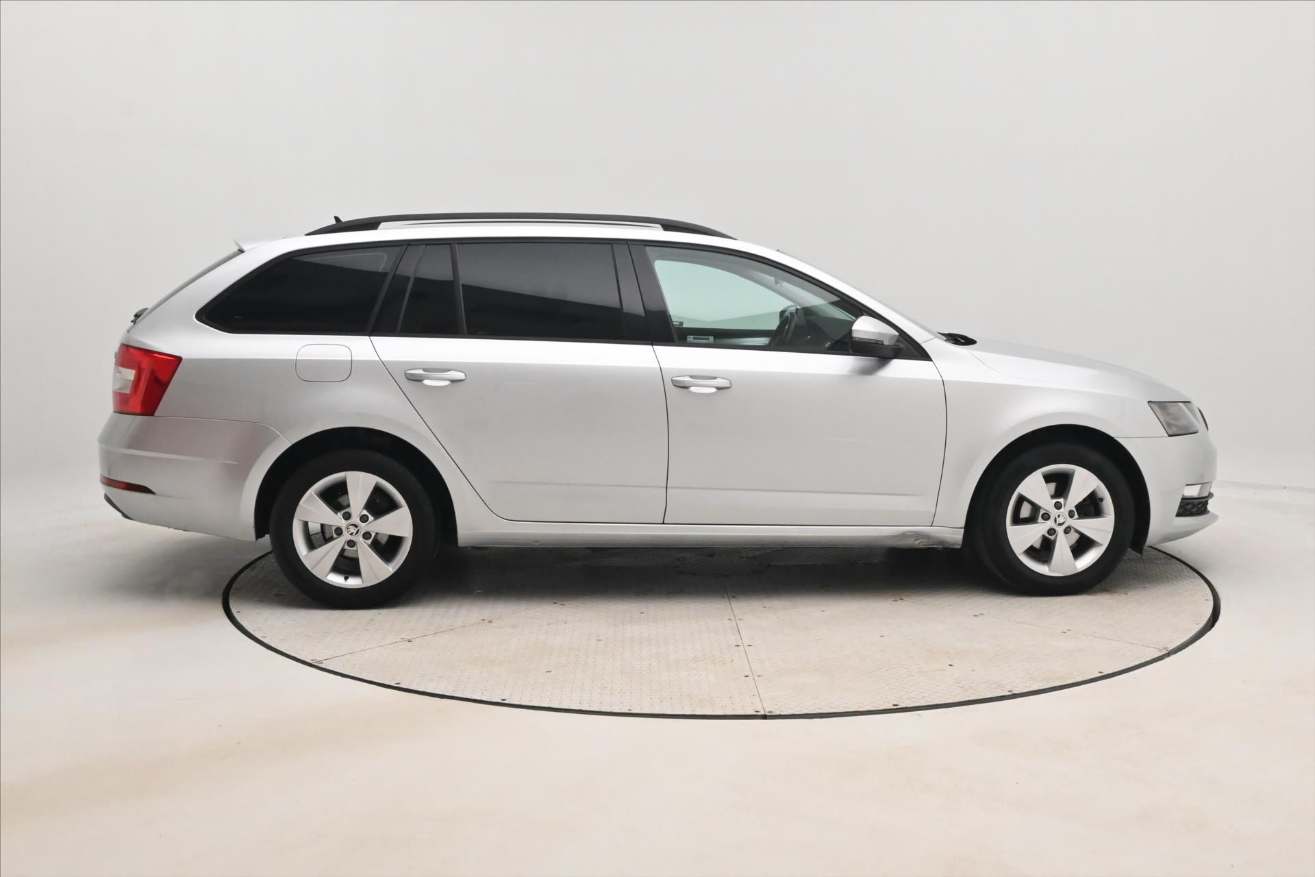 Škoda Octavia, 1,6 TDI 85 kW Ambition Záruka - fotka 4