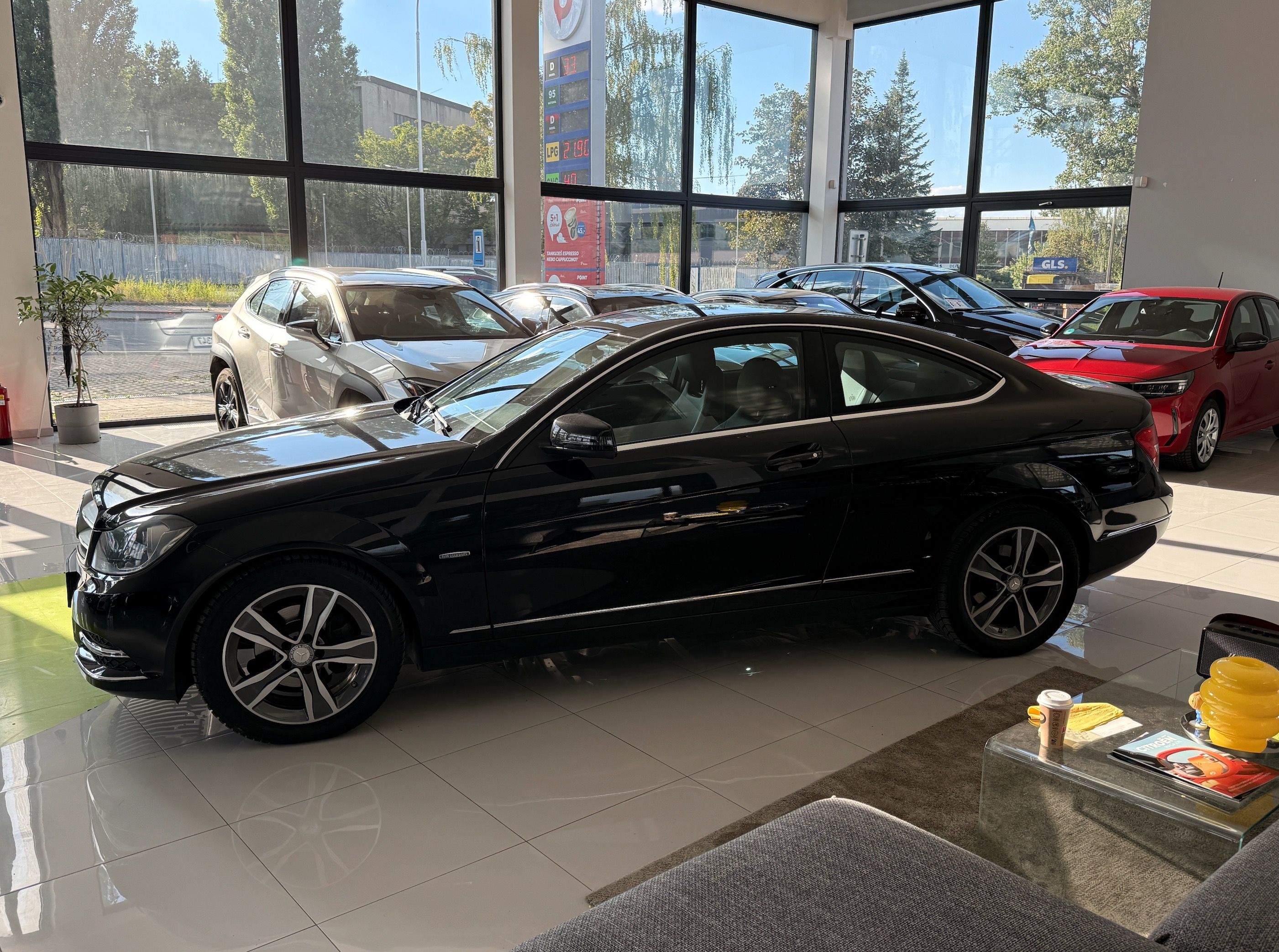 Mercedes-Benz Třídy C, 1.8 benzin - fotka 2