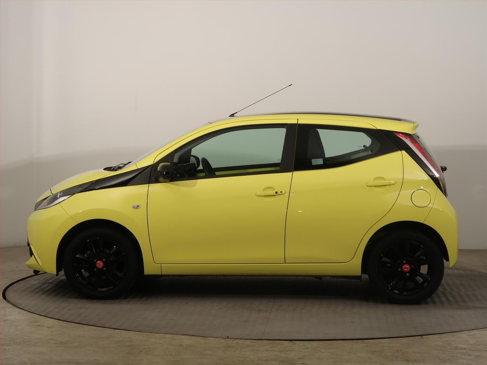 Toyota Aygo, 1.0 VVT-i, x-cite, ČR,1.maj - fotka 3
