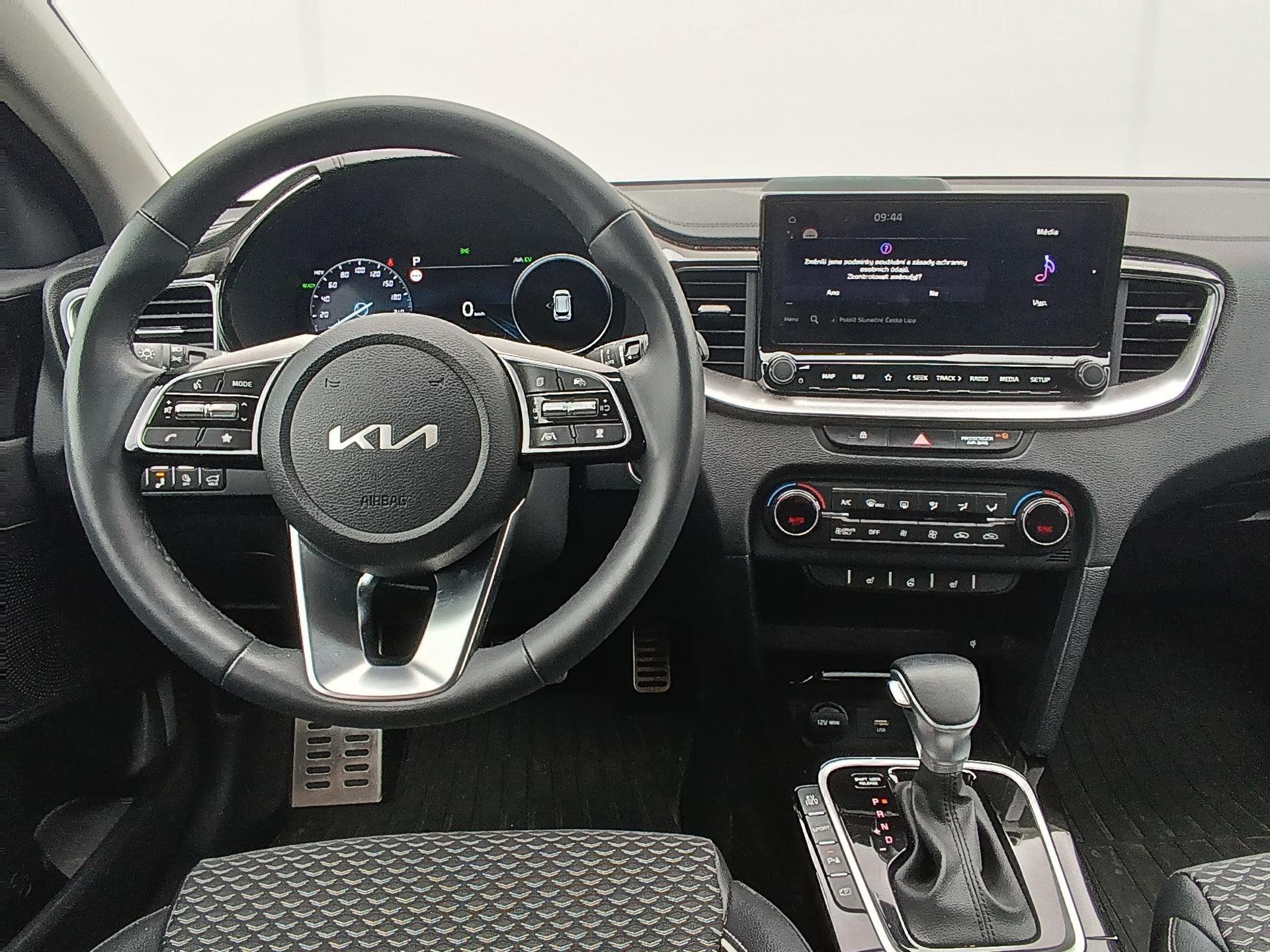 Kia Cee´d, Ceed PREMIUM 1,6GDi PHEV 6°DCT - fotka 5
