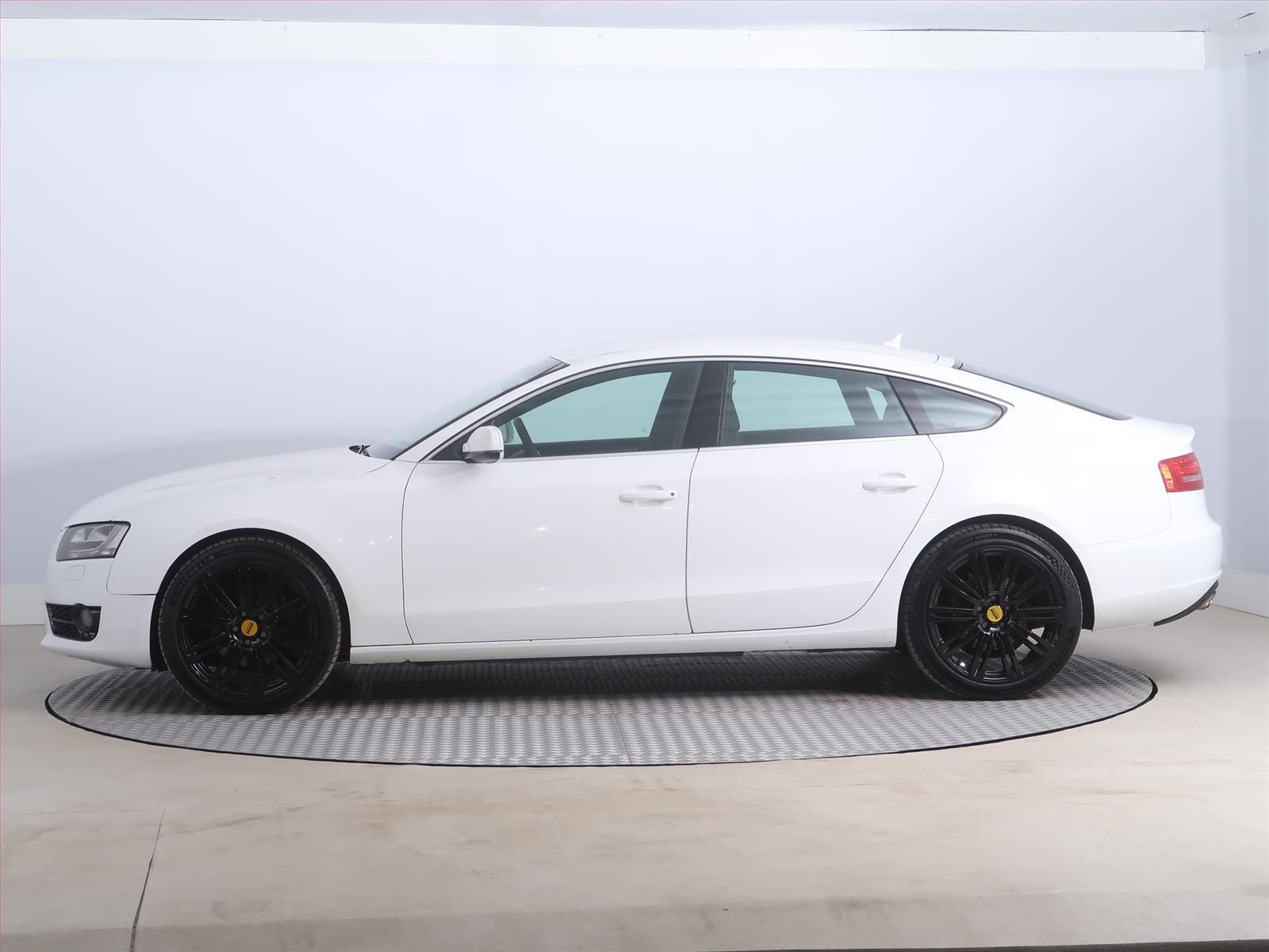 Audi A5, 2.0 TDI, Xenony - fotka 3
