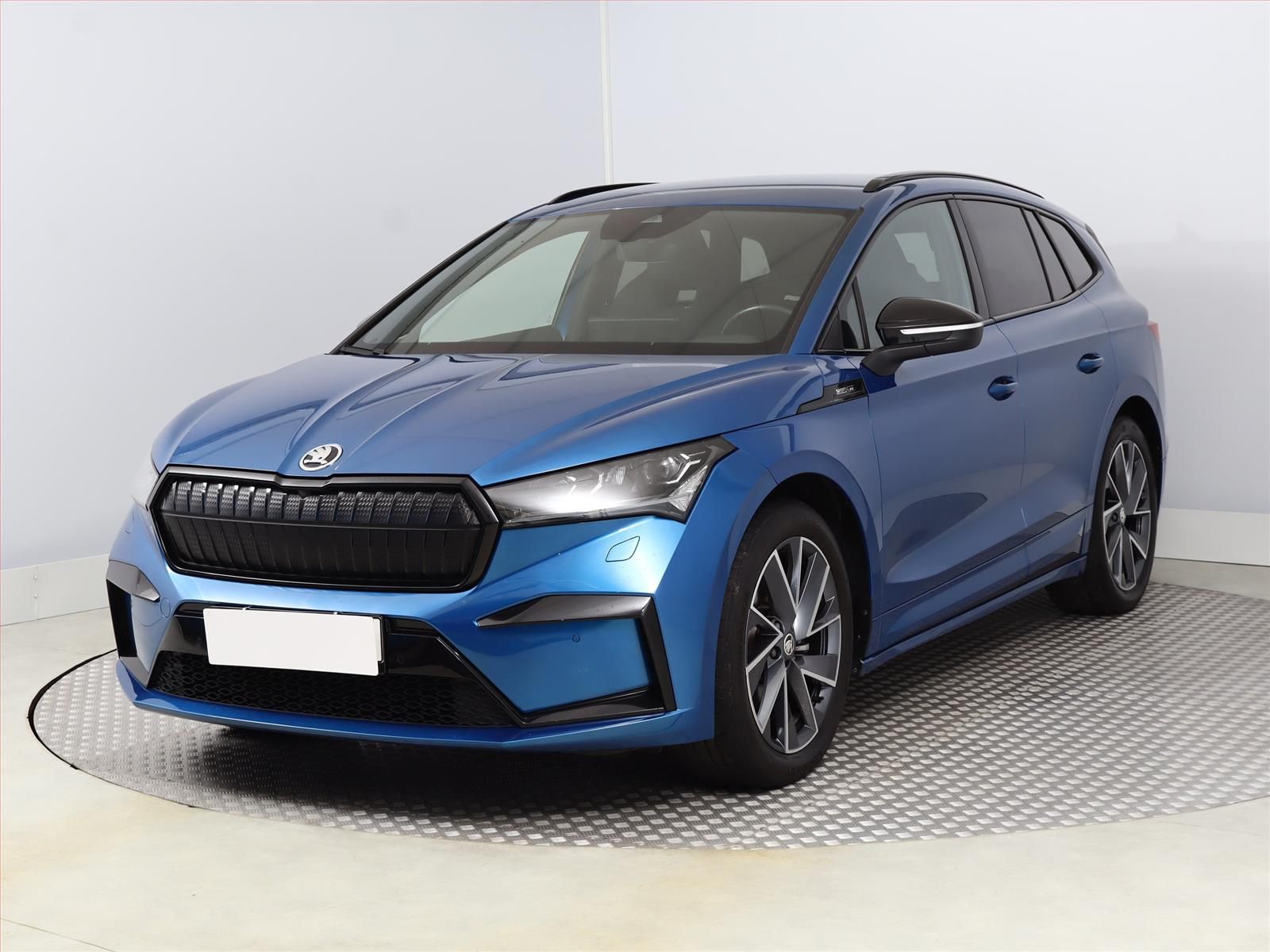 Škoda Enyaq iV, iV 60 (62 kWh), SoH 92% - fotka 2