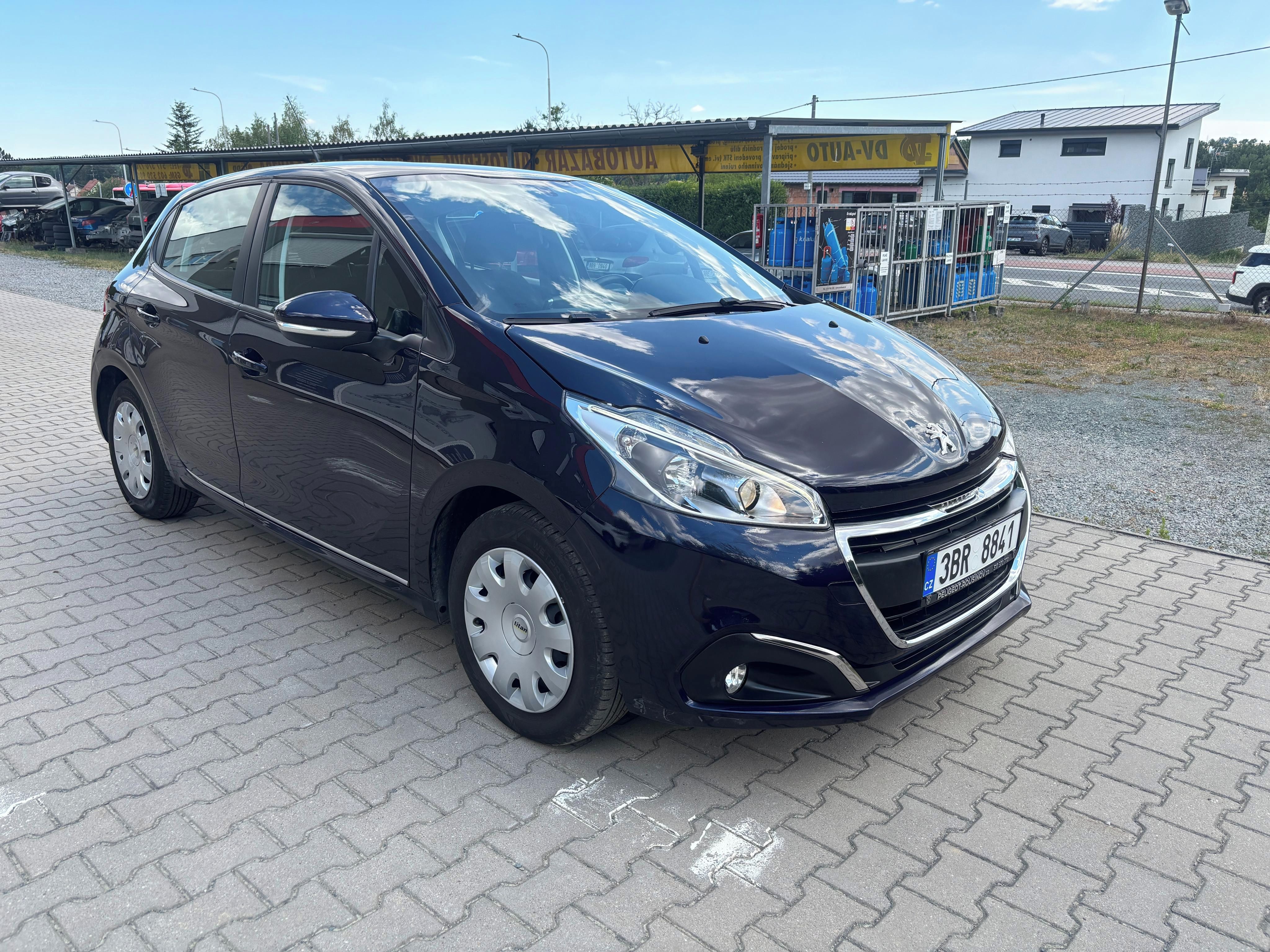 Peugeot 208, 1.2i klimatizace, 2x klíč - fotka 2
