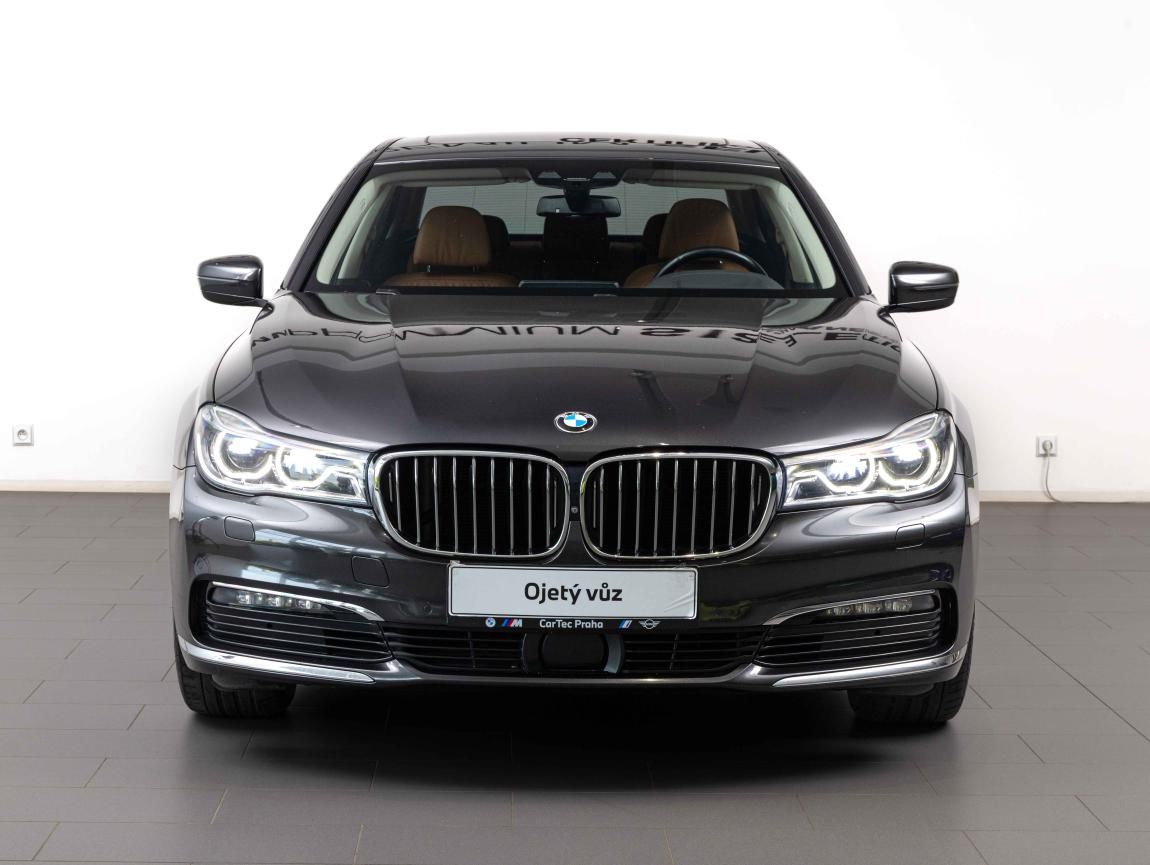 BMW Řada 7, 740d xDrive - fotka 2