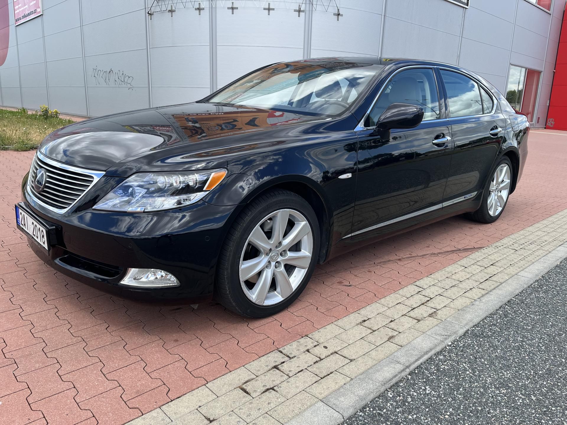 Lexus LS 600h, 5.0 V8 Hybrid 1.Majitel ČR