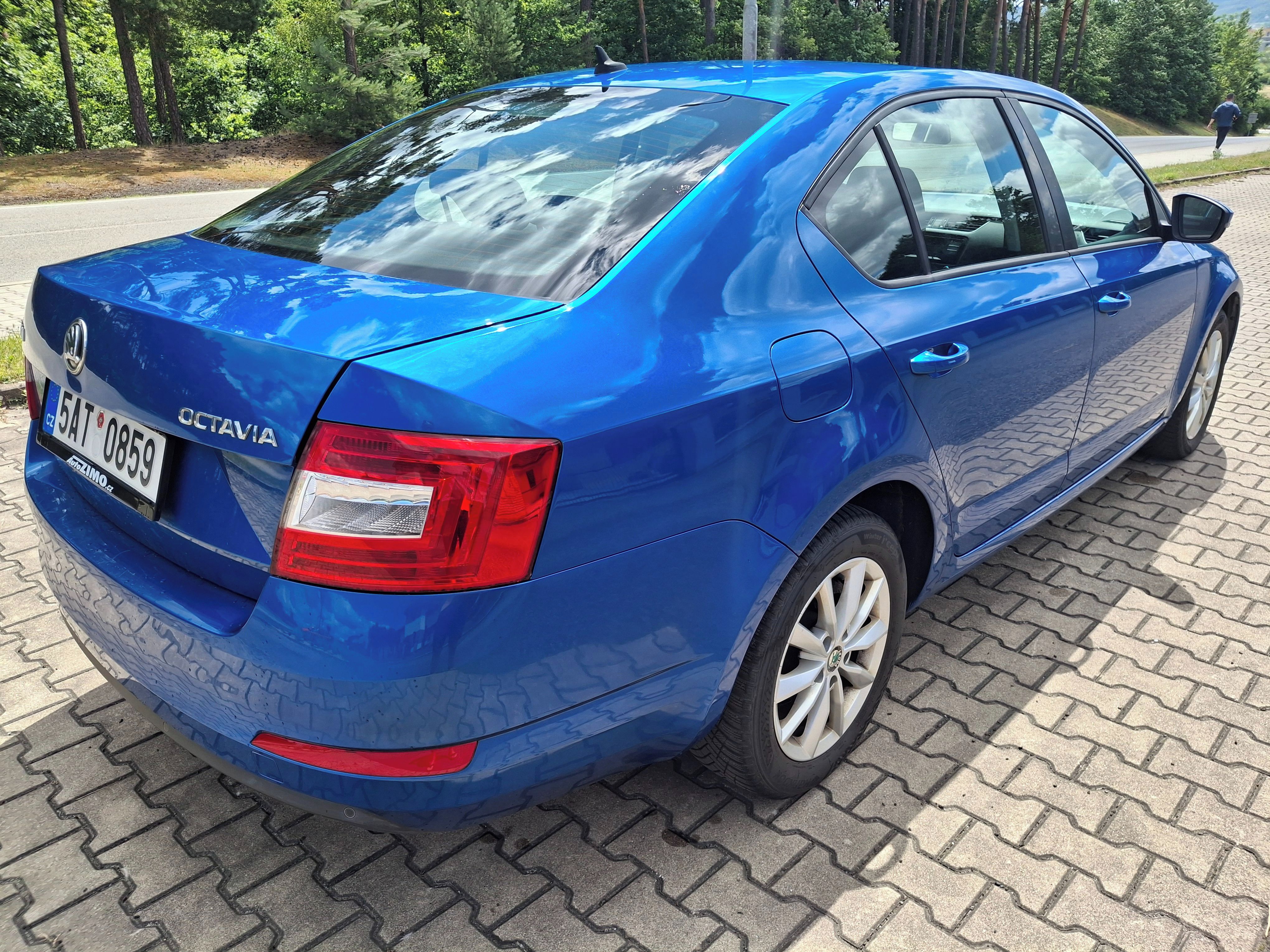 Škoda Octavia, 1,6 TDI 77 KW LIMUZÍNA ALU - fotka 5