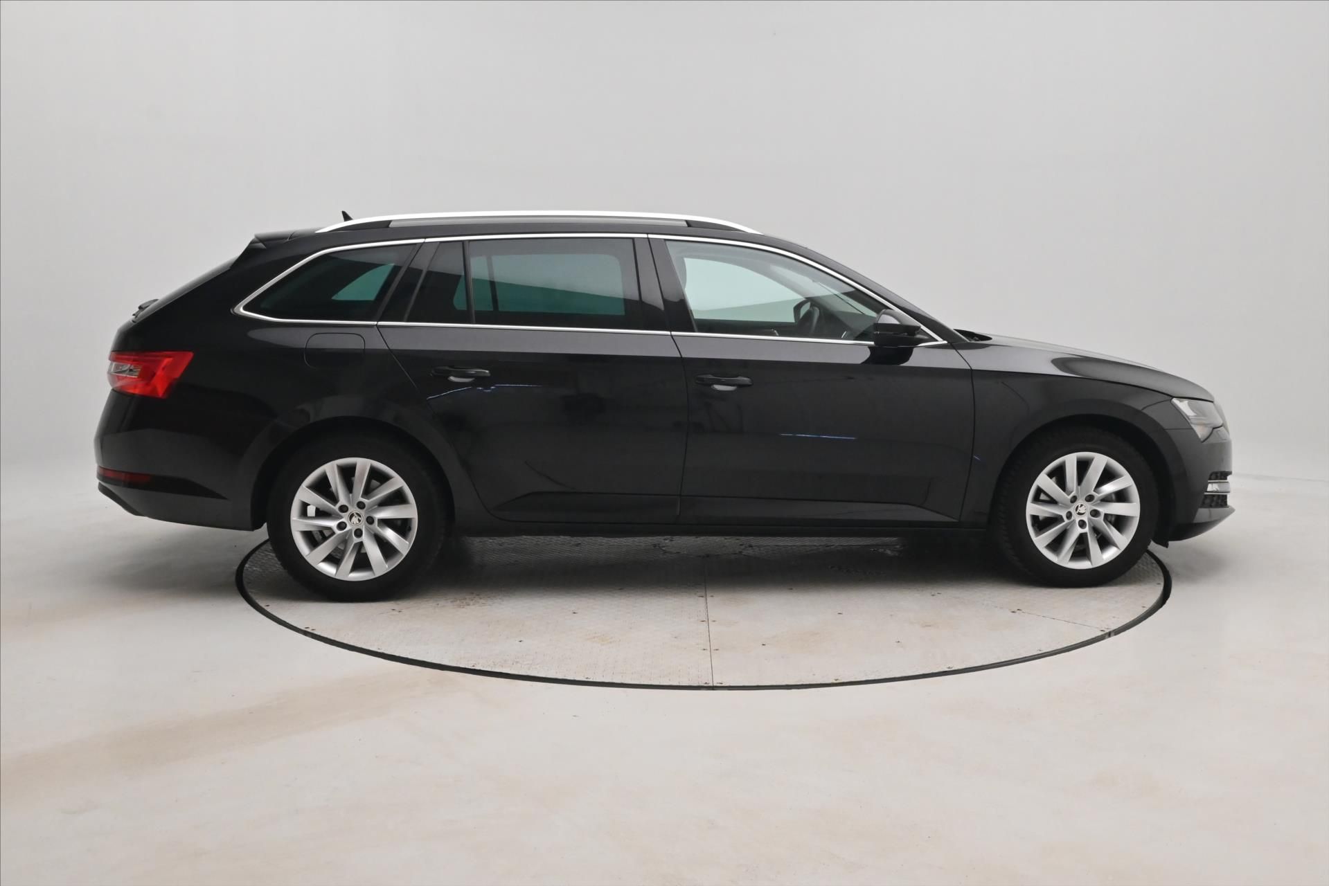 Škoda Superb, 1,5 TSI 110 kW DSG Business Zá - fotka 4