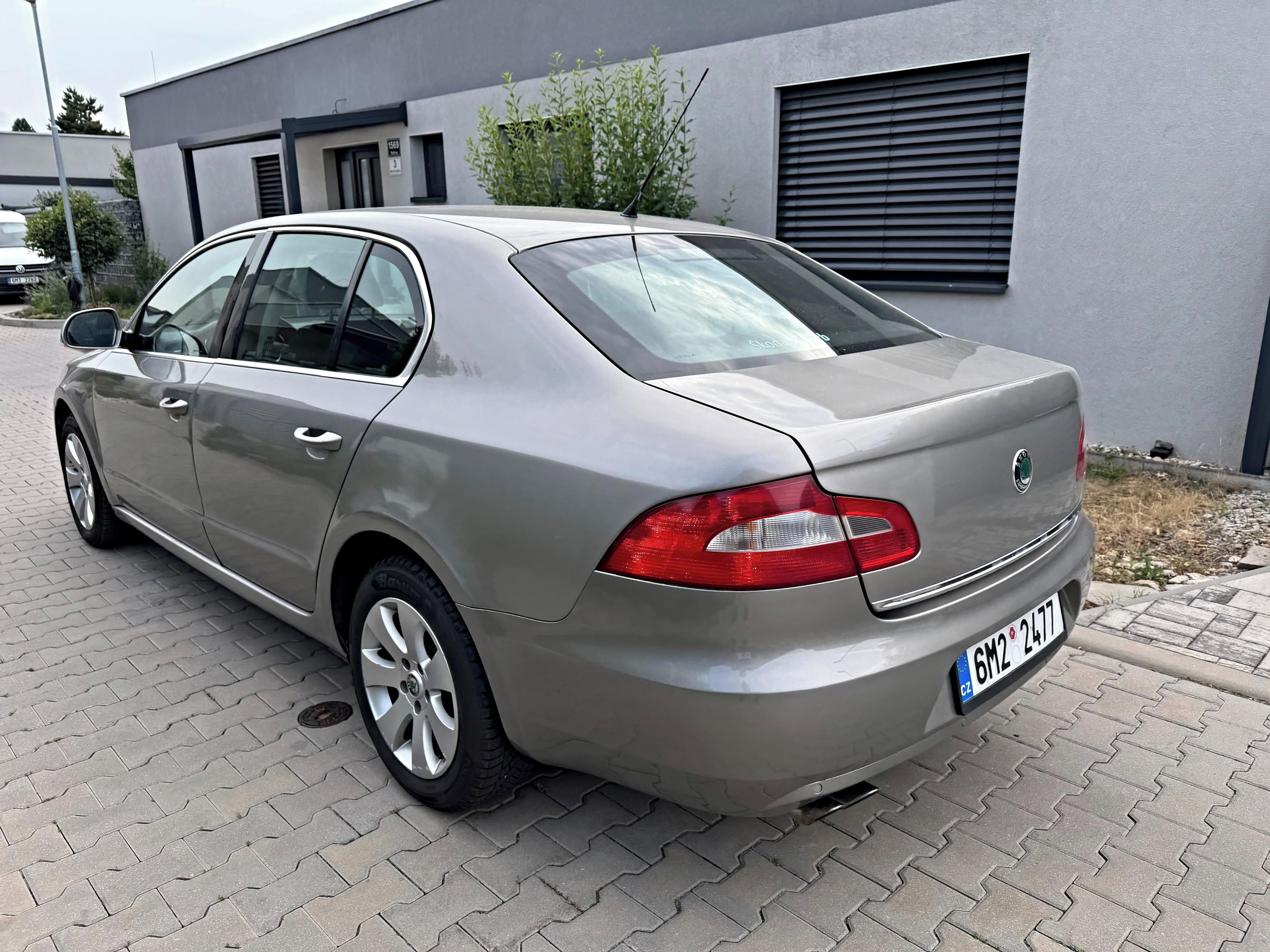 Škoda Superb, 2.0TDI DSG 125KW, nová STK - fotka 4