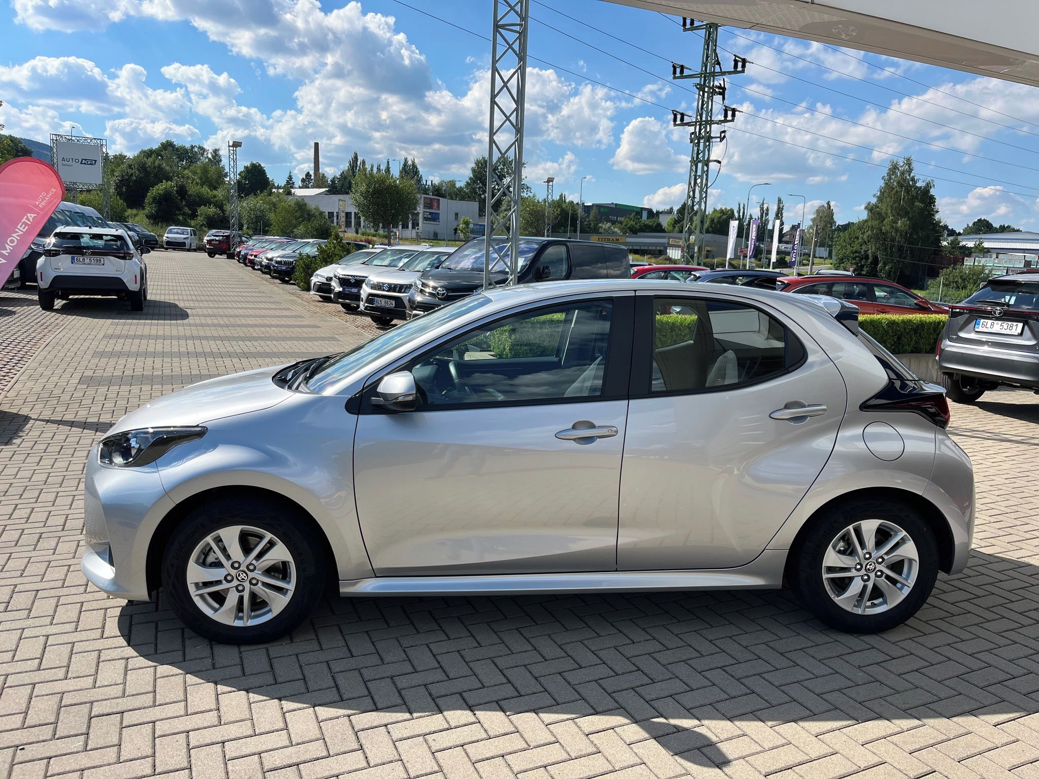 Toyota Yaris, 1.5 Hybrid e-CVT Comfort - fotka 3
