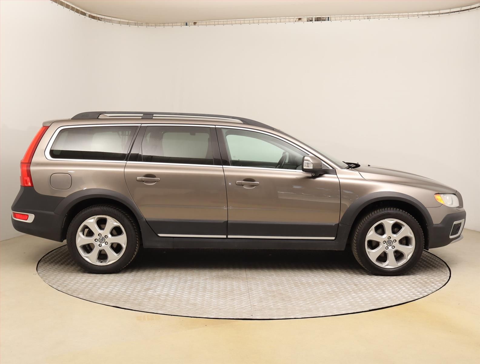 Volvo XC70, D5 AWD, 4X4, Automat - fotka 3