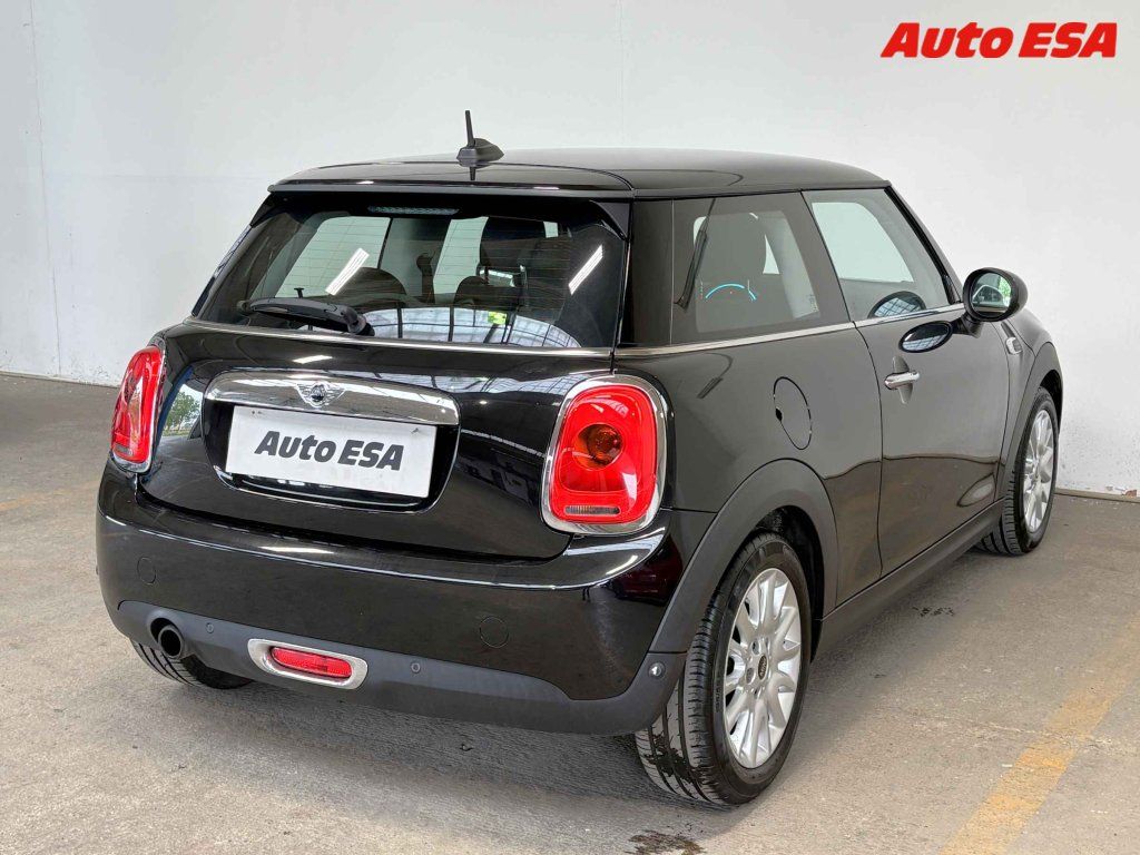 Mini Cooper, 1.5,navi,+ kola - fotka 4