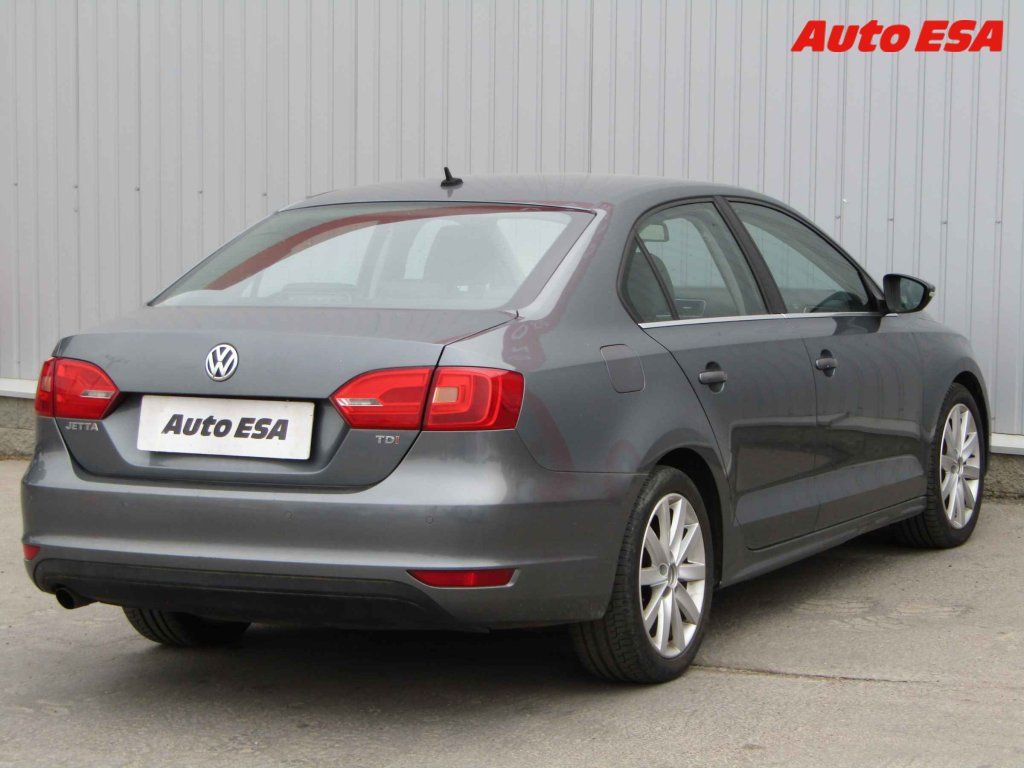 Volkswagen Jetta, 1.6 TDi,ČR,autoAC - fotka 4