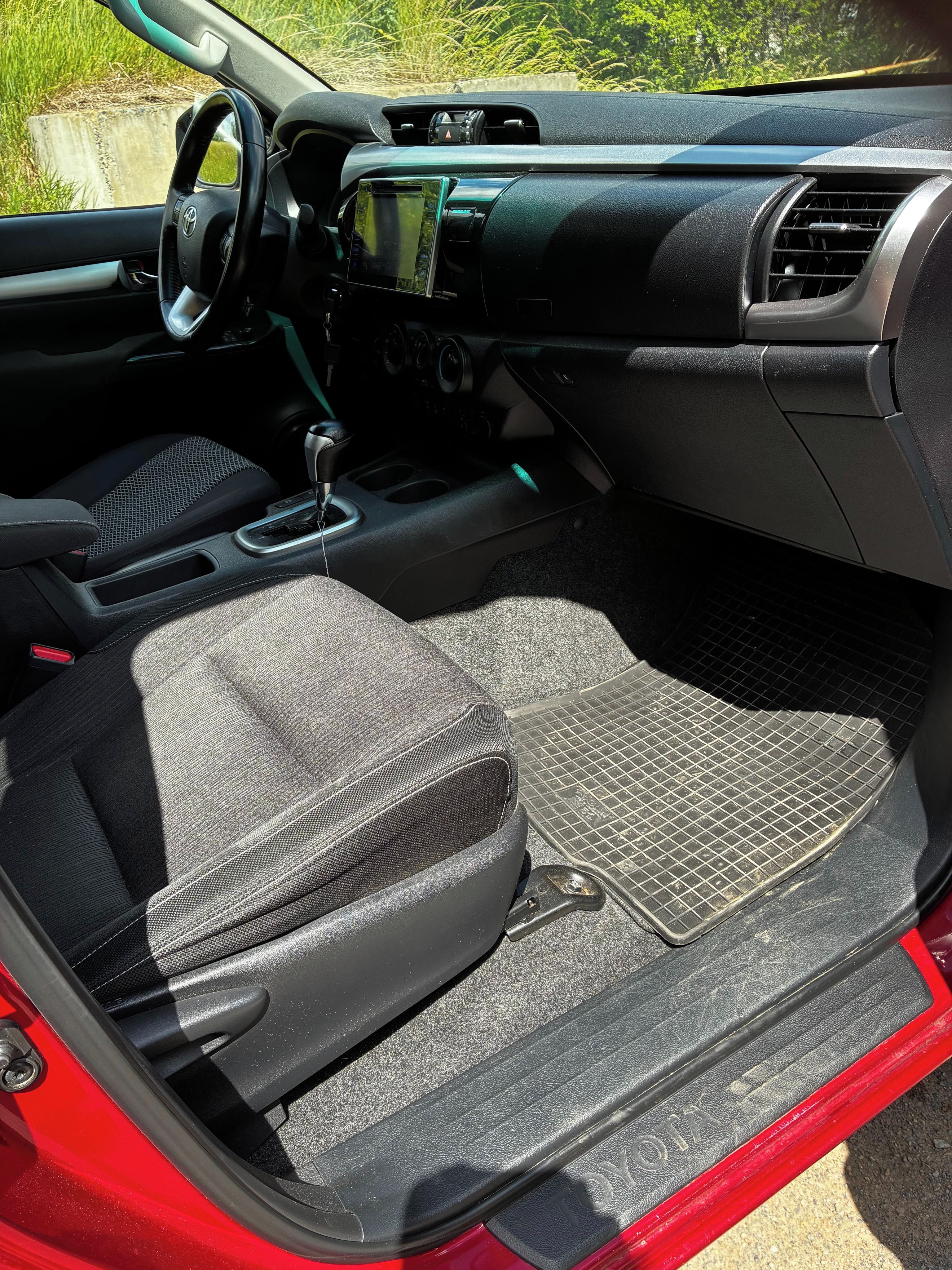 Toyota Hilux, toyota hilux 2,4wd servisano - fotka 4