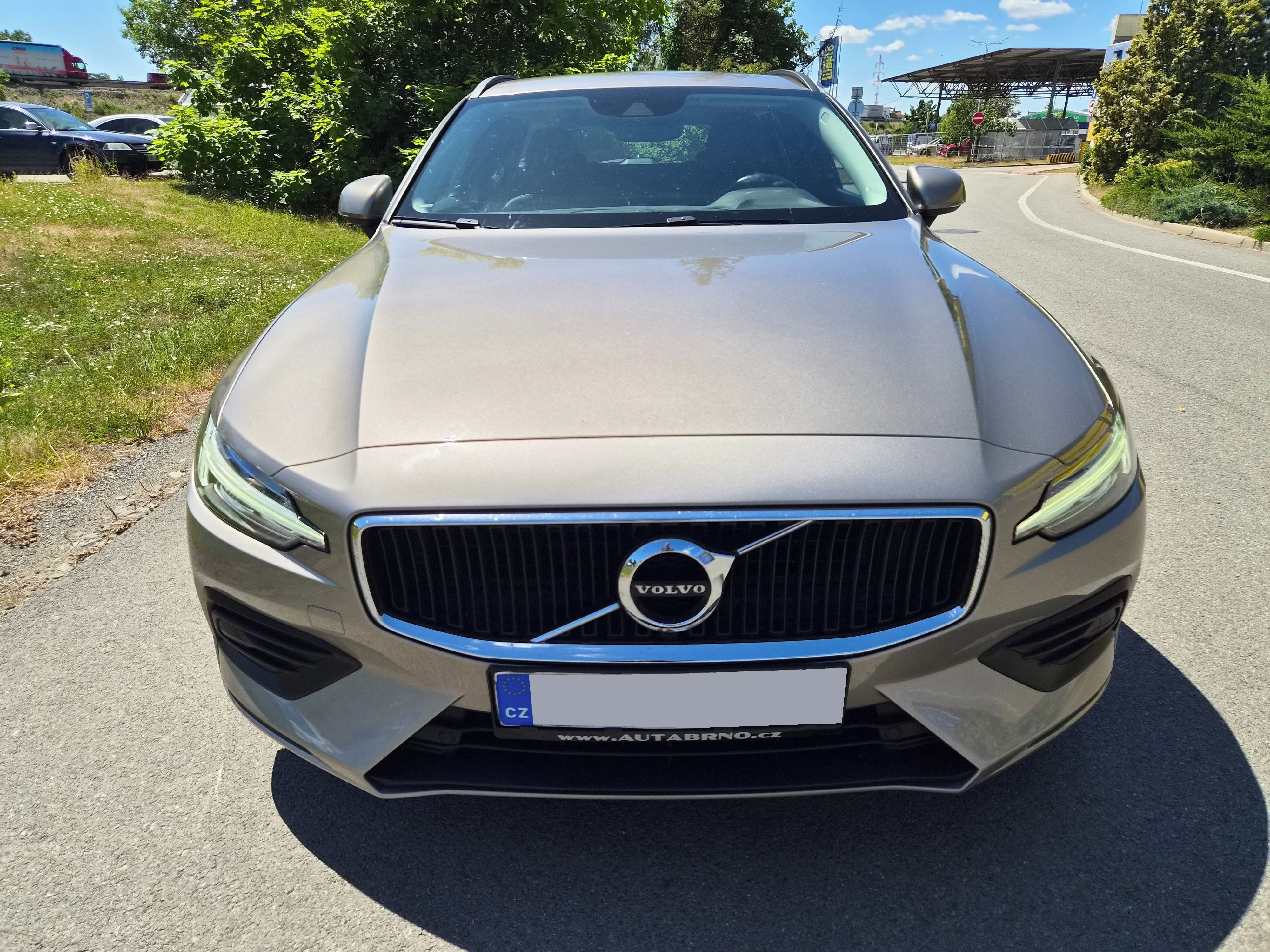 Volvo V60, 2.0B4 R 2022 1.MAJITEL LED DPH - fotka 2