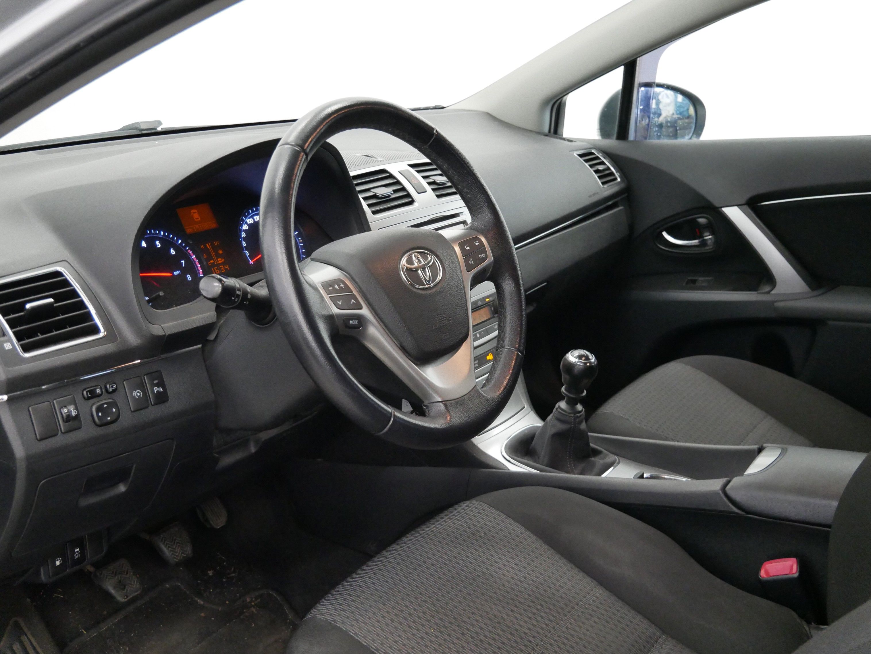 Toyota Avensis, 1.6 Valve Matic 97 kW Edition - fotka 5