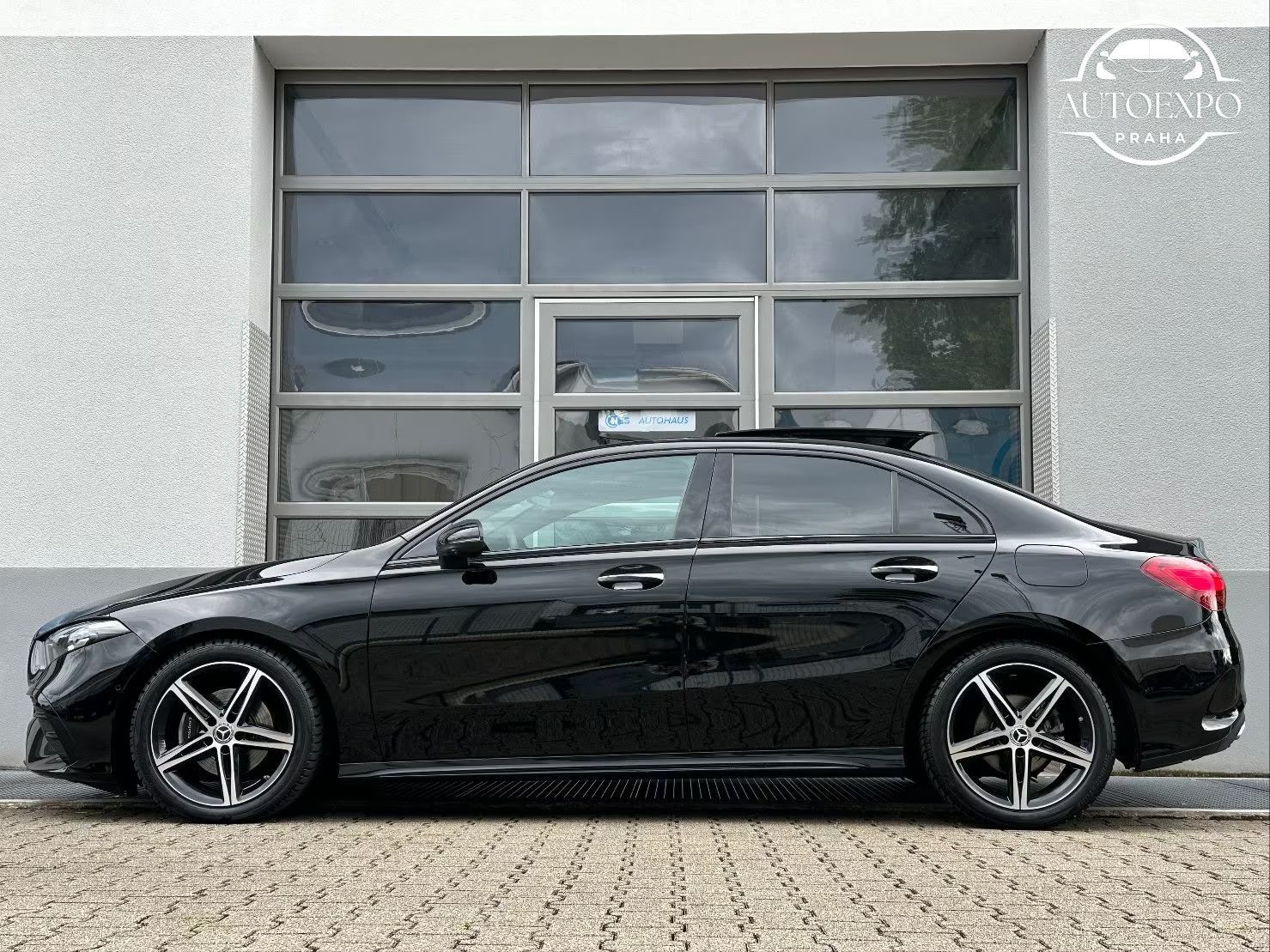 Mercedes-Benz Třídy A, 200d LIMO AMG*PANORAMA*KEYLESS - fotka 3