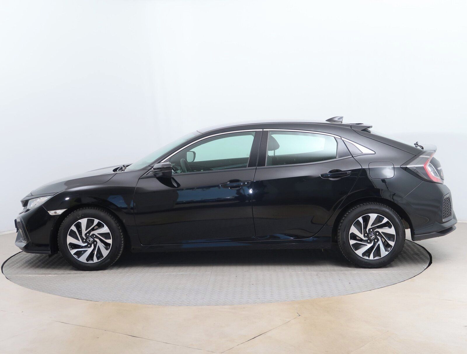 Honda Civic, 1.0 VTEC Turbo, ČR,1.maj - fotka 3