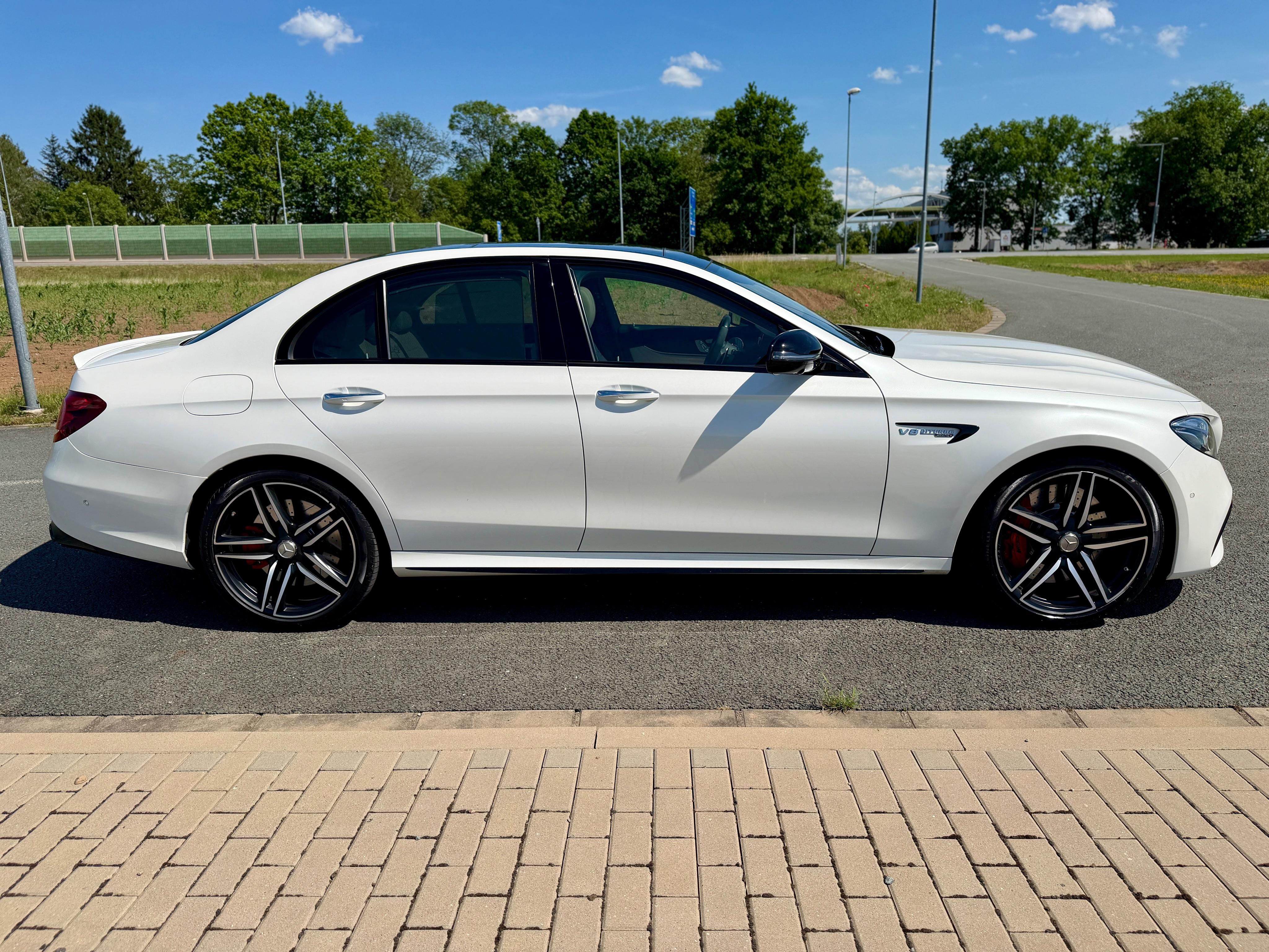 Mercedes-Benz Třídy E, 63S AMG 4M+ ČR DPH BURMESTER - fotka 6