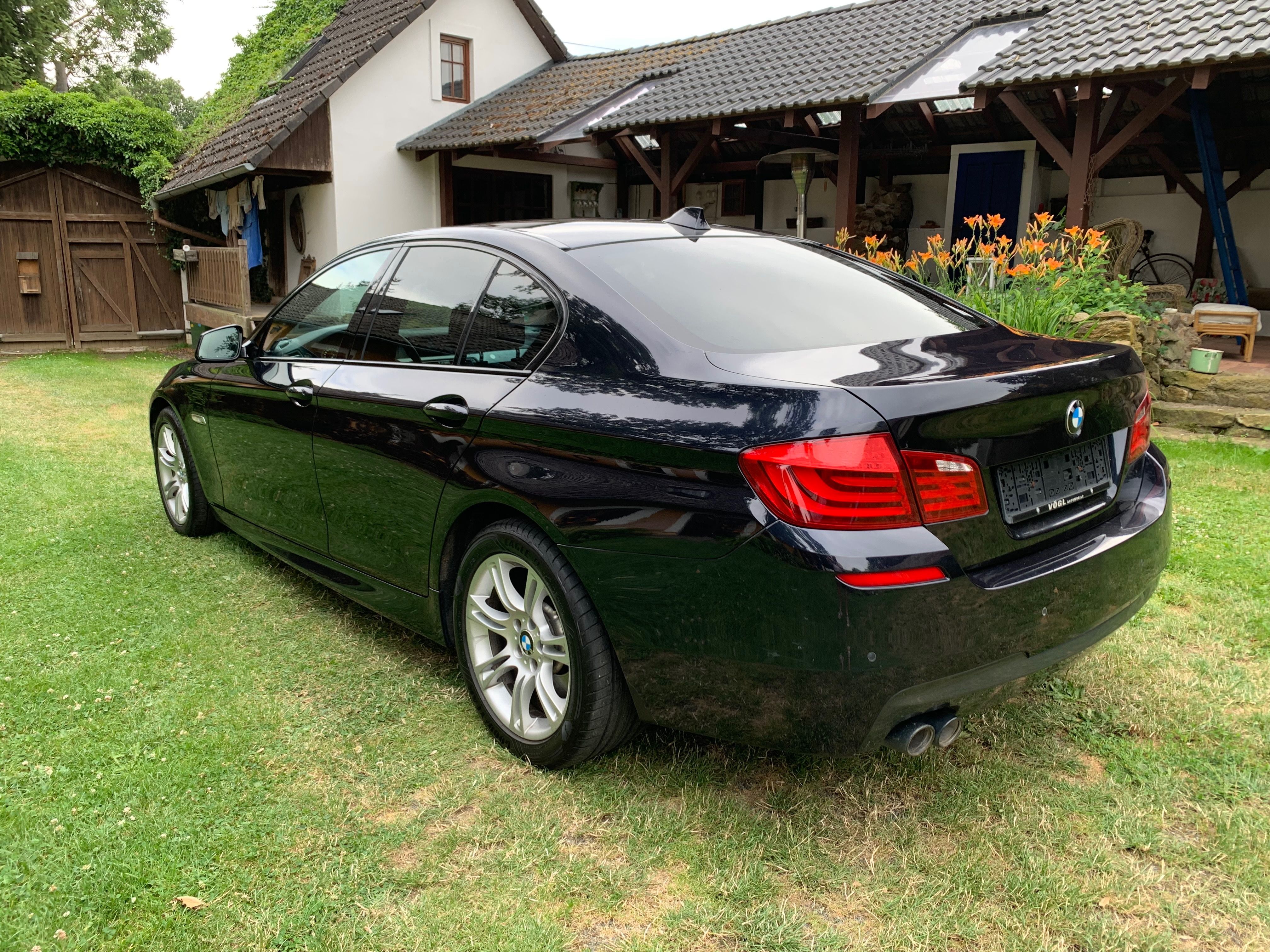 BMW Řada 5, 530d xDrive M-paket 1.majitel - fotka 3