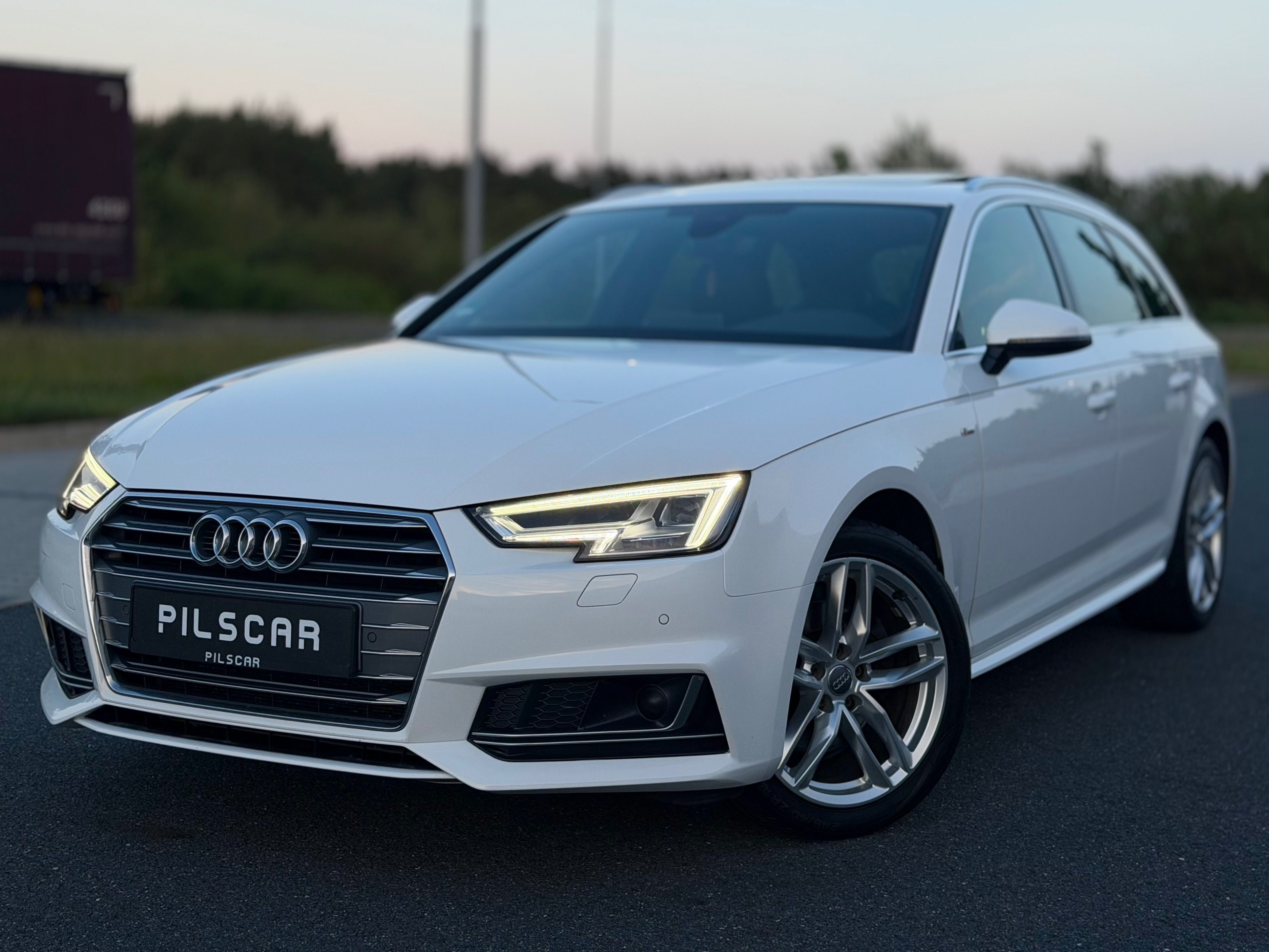 Audi A4, S-Line, LED, VIRTUAL, PANO