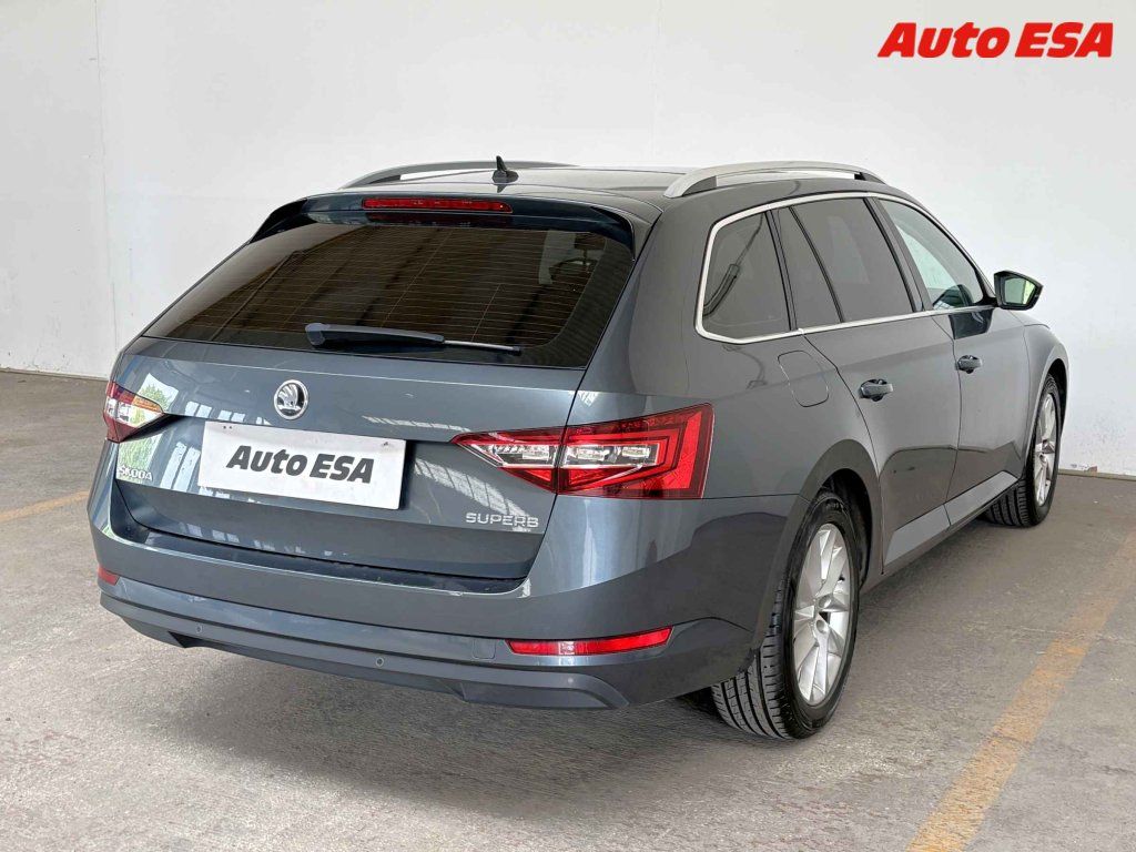 Škoda Superb, 1.5 - fotka 4