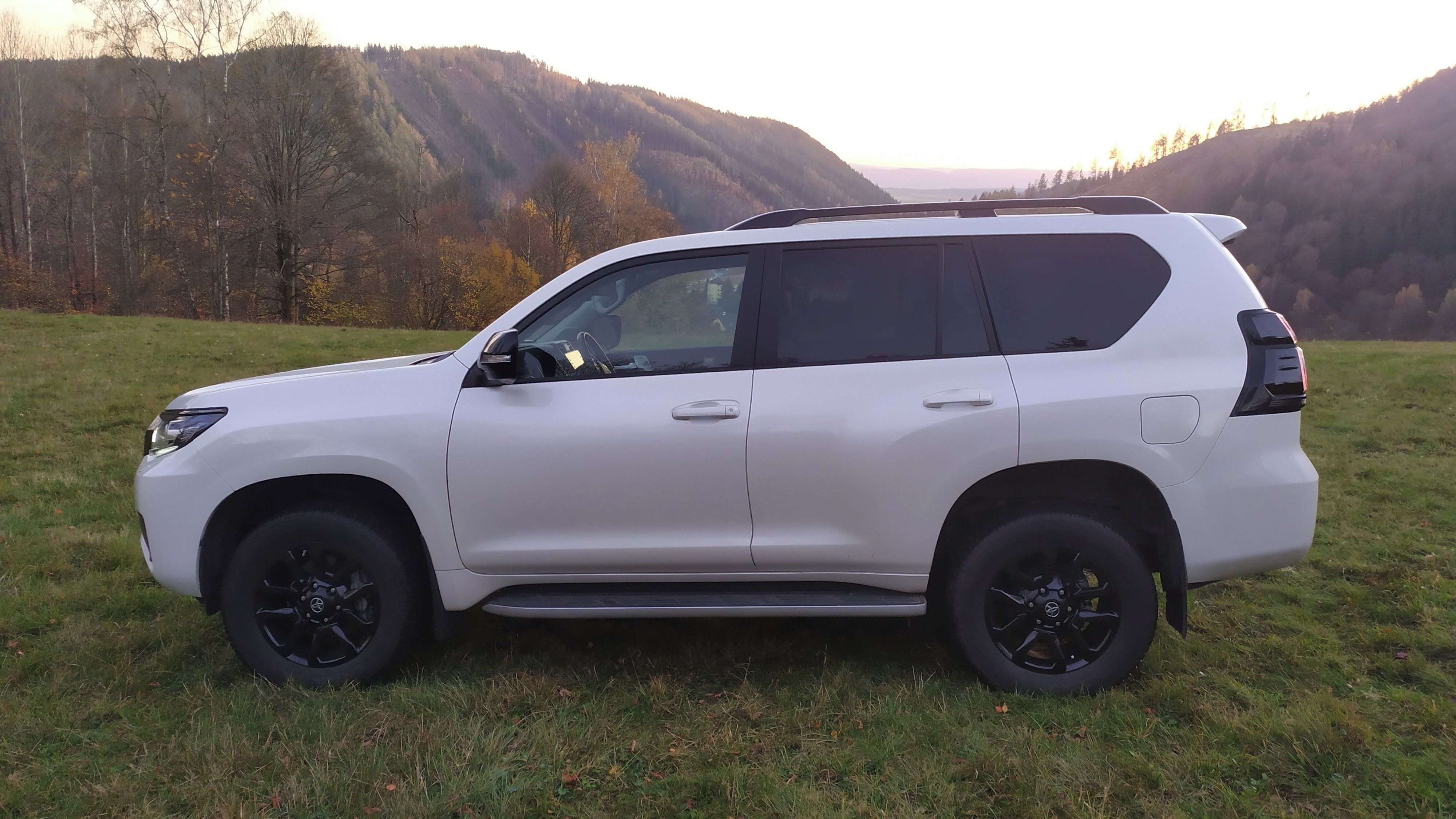 Toyota Land Cruiser, Executive, STAV NOVÉHO !! - fotka 2
