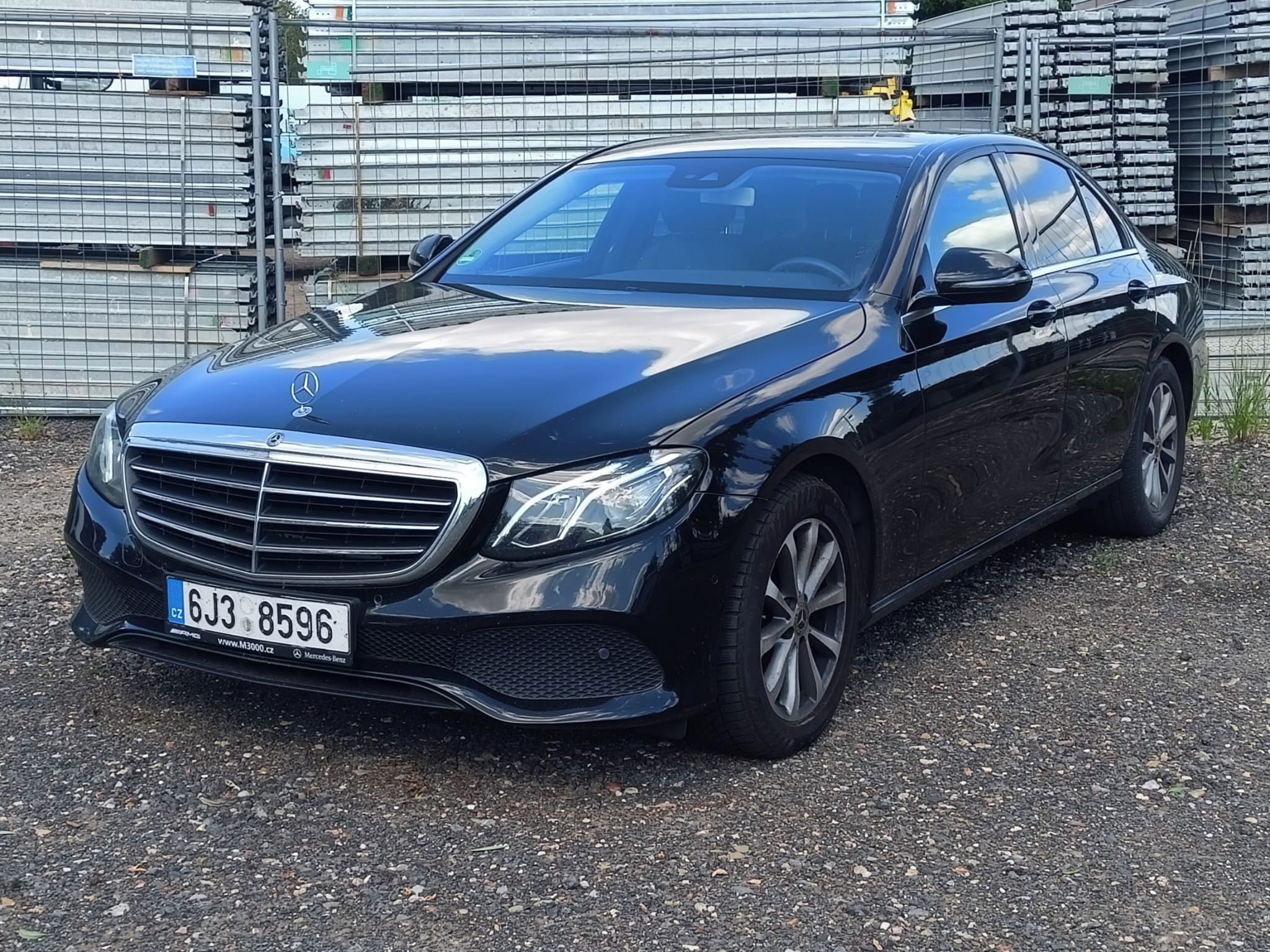 Mercedes-Benz Třídy E, E 200d, 1. maj, ČR, poškozeno - fotka 3