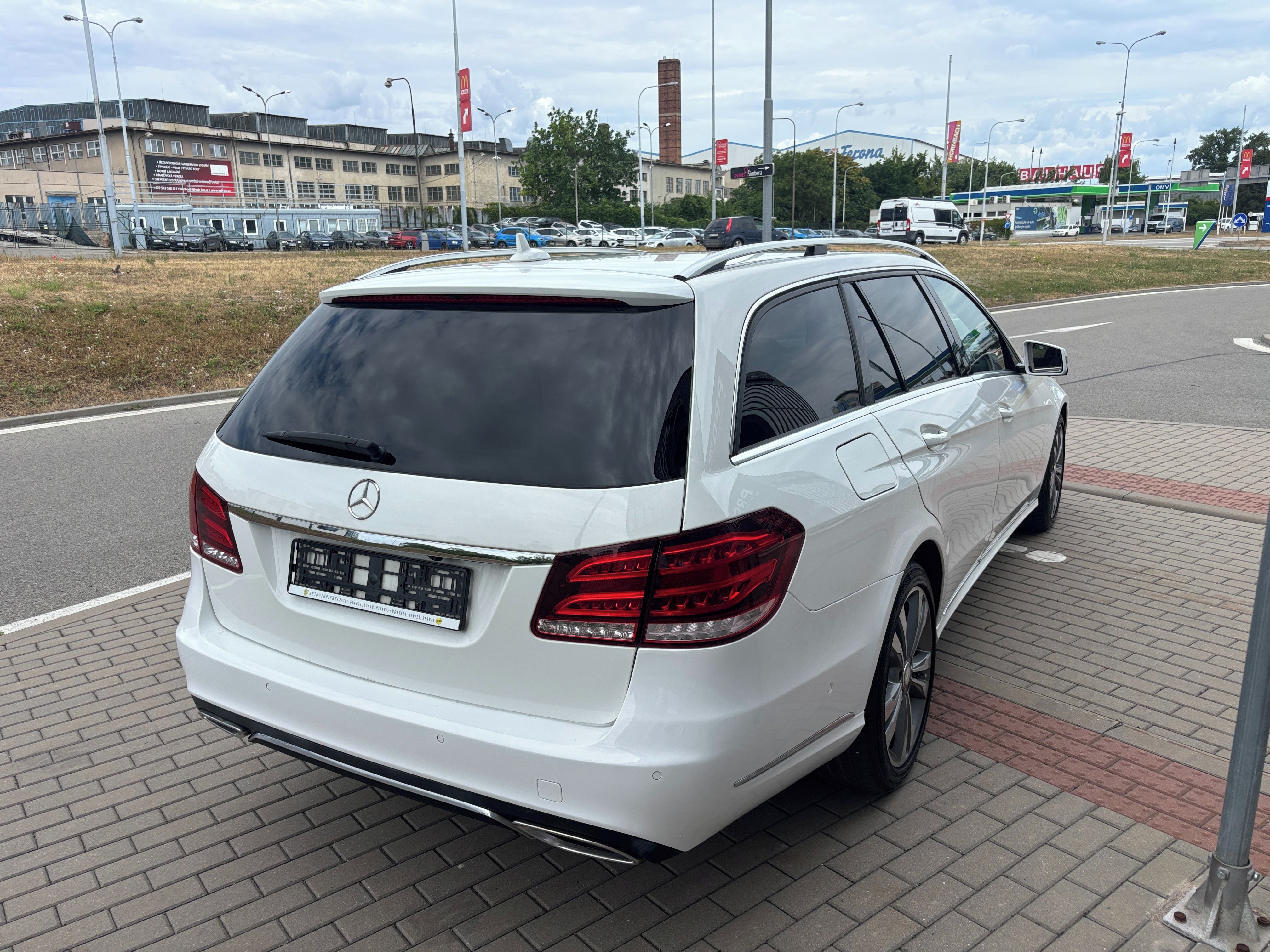 Mercedes-Benz Třídy E, 350CDi185kW Air-Matic Kůže Led - fotka 6