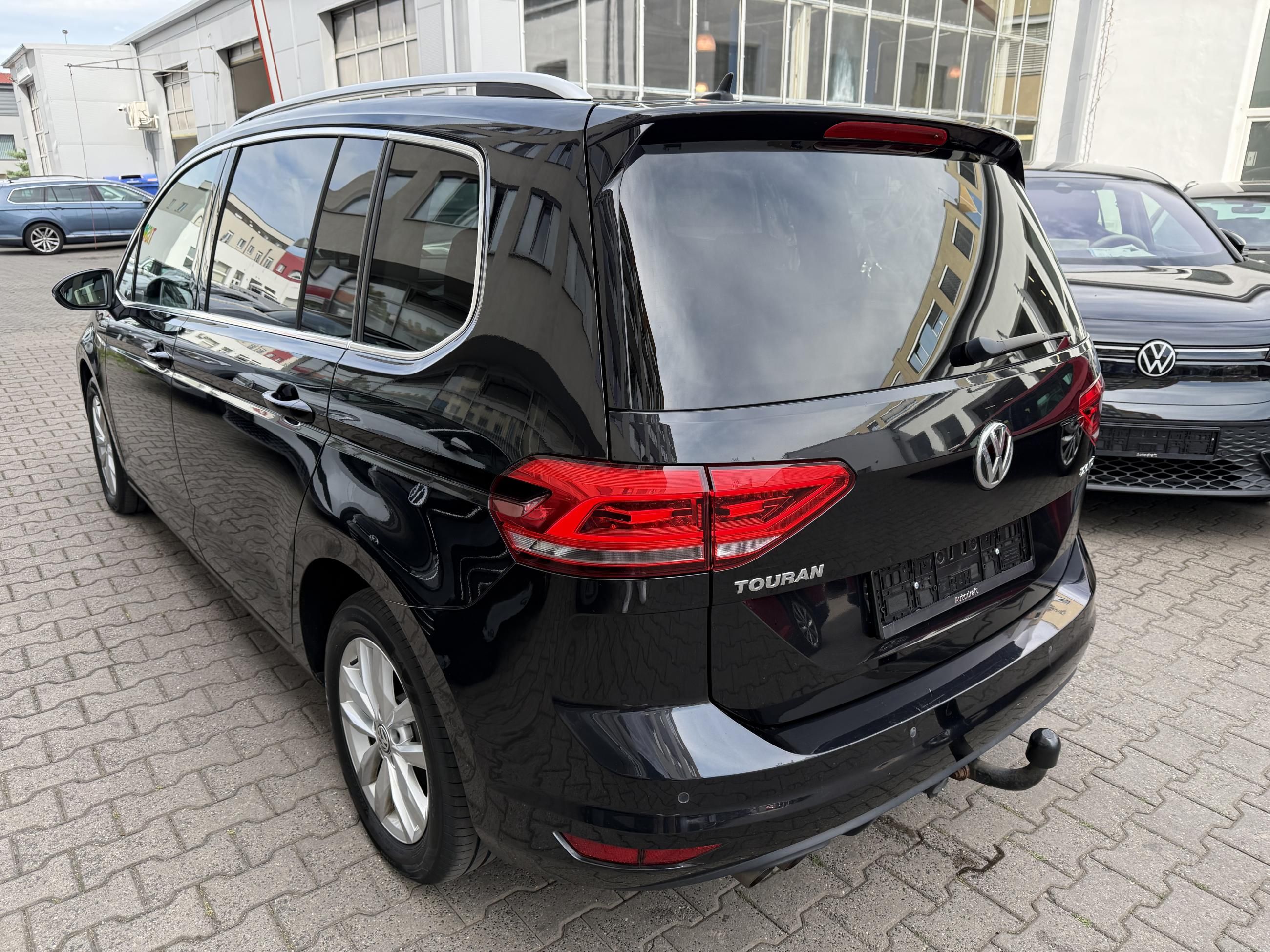 Volkswagen Touran, 2.0 TDI 110kW Manual - fotka 4
