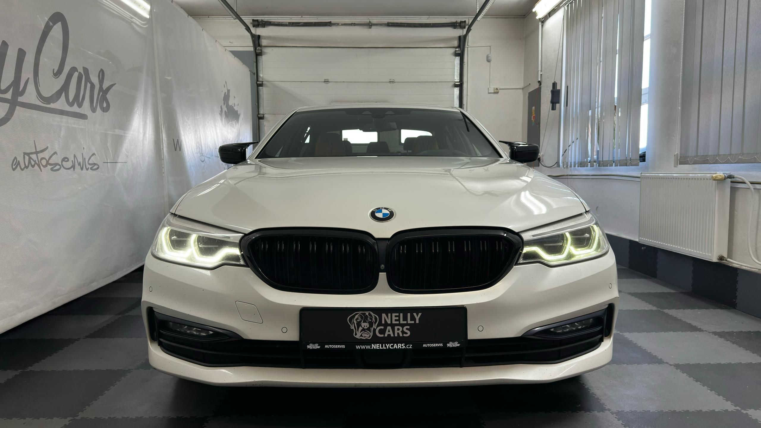 BMW Řada 5, XDIRVE/SPORT LINE/2 SADY GUM - fotka 2