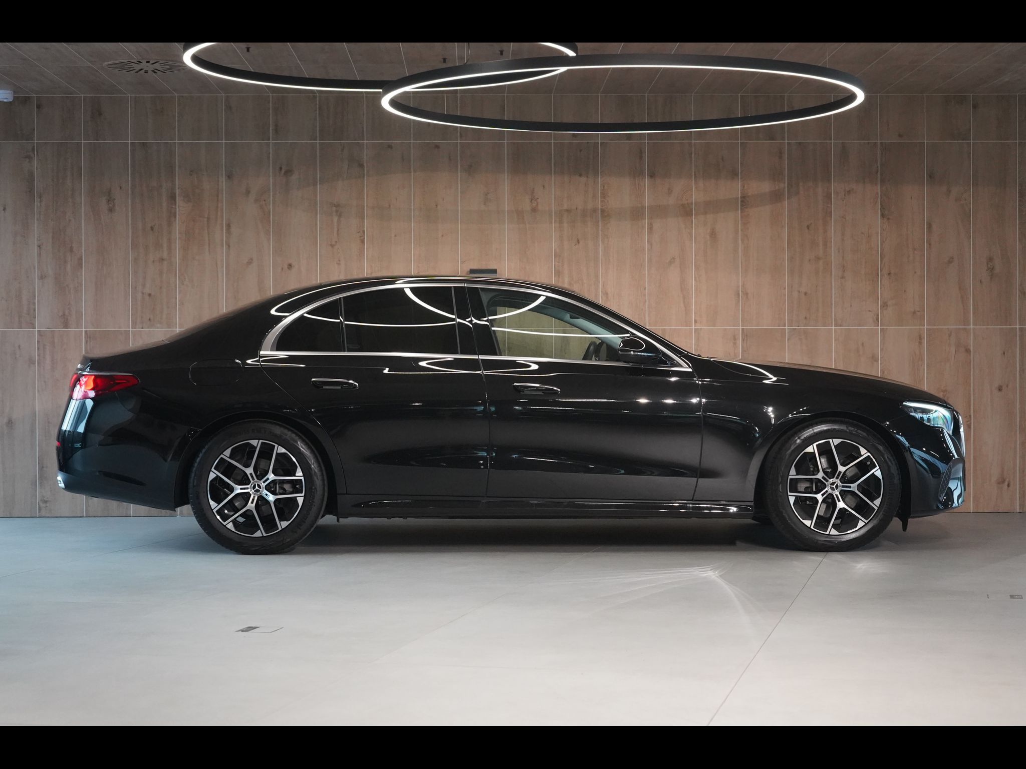 Mercedes-Benz Třídy E, 220d 4MATIC, KEYLESS,DISTRONIC - fotka 6