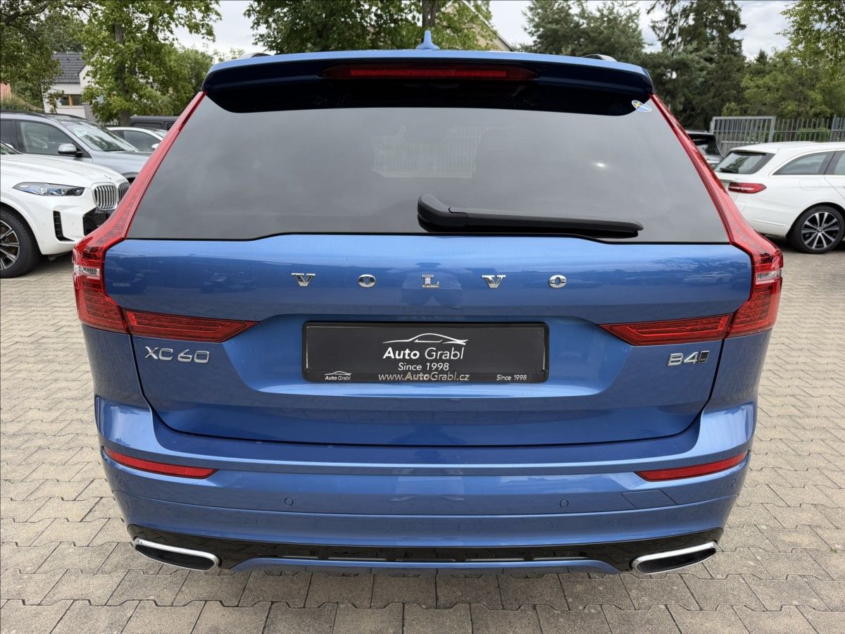 Volvo XC60, B4 2.0d 4X4 R-Design - fotka 6