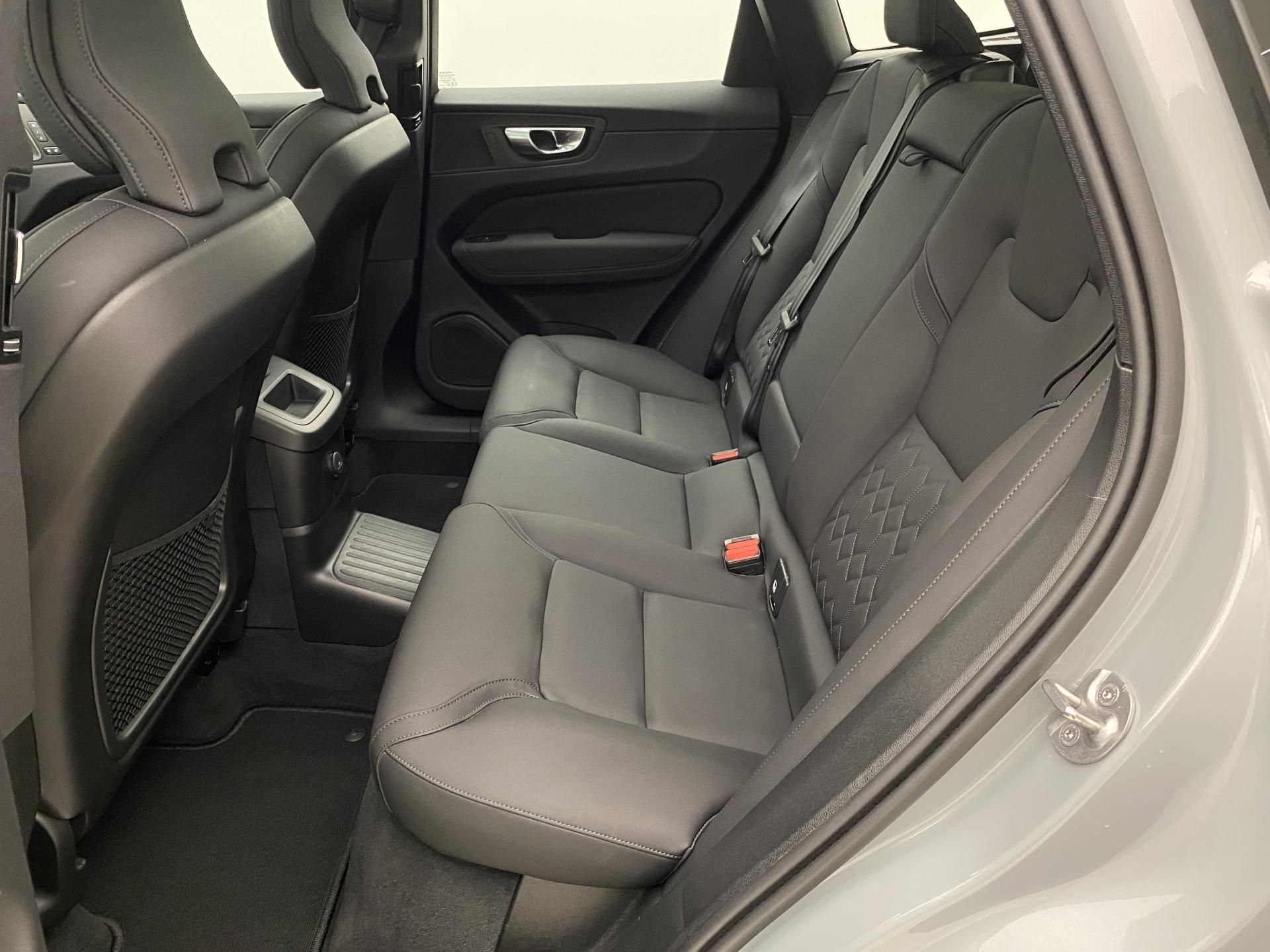 Volvo XC60, T8 AWD RECHARGE DARK ULTRA CZ - fotka 5