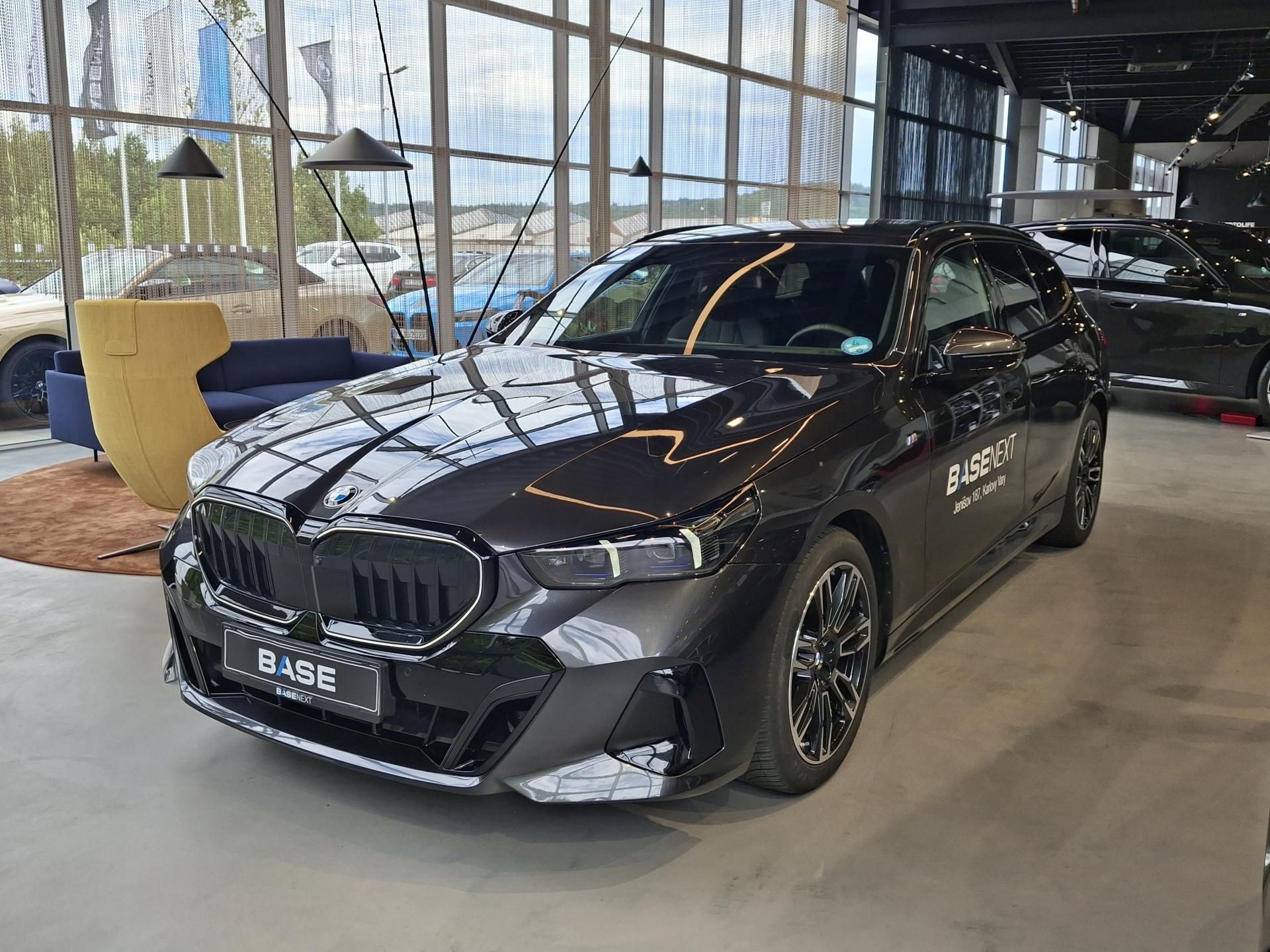 BMW Řada 5, 540d xDrive Touring M-Sport - fotka 3