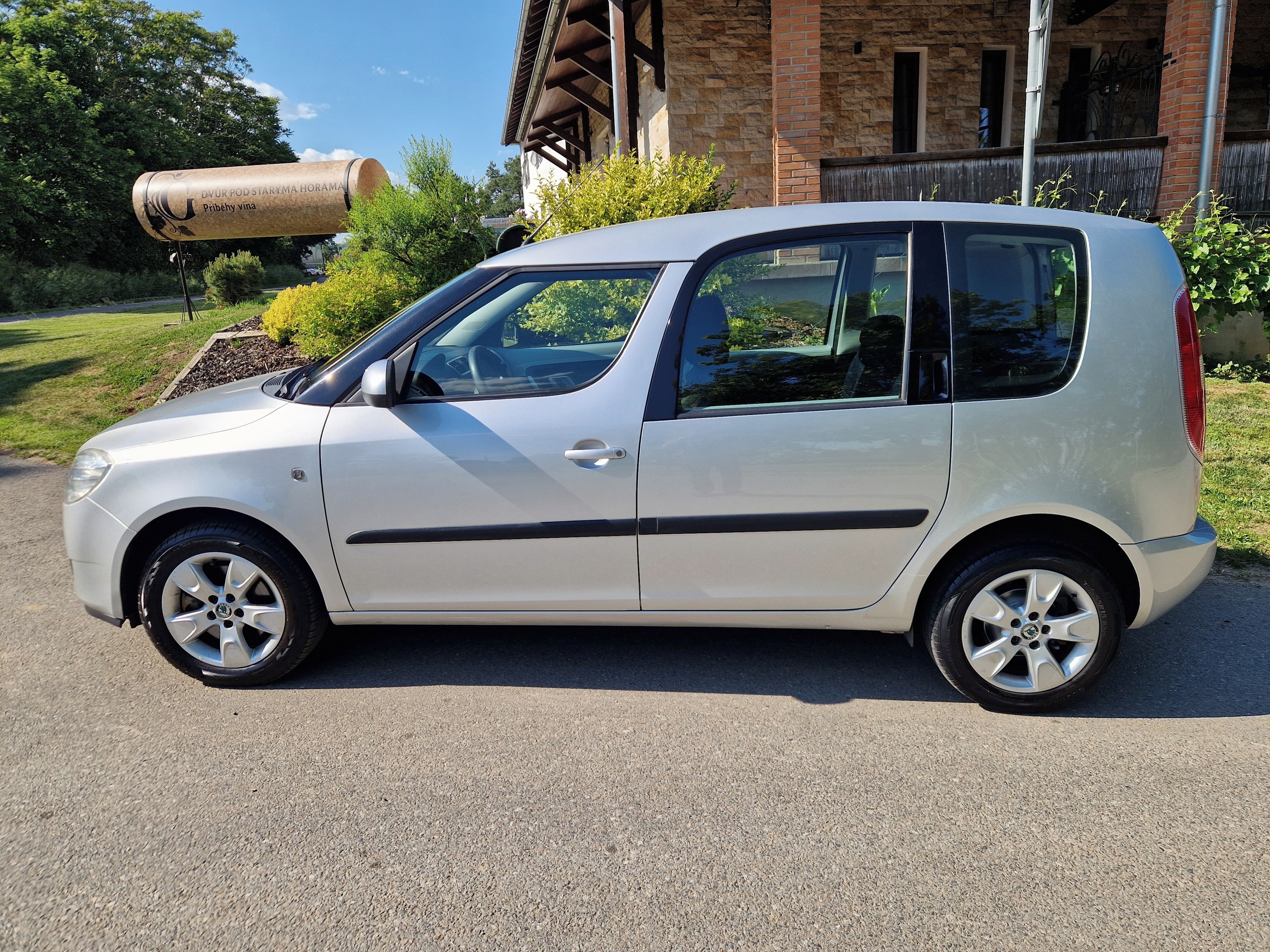 Škoda Roomster, 1,6 16V 77 KW. TOP STAV - fotka 6