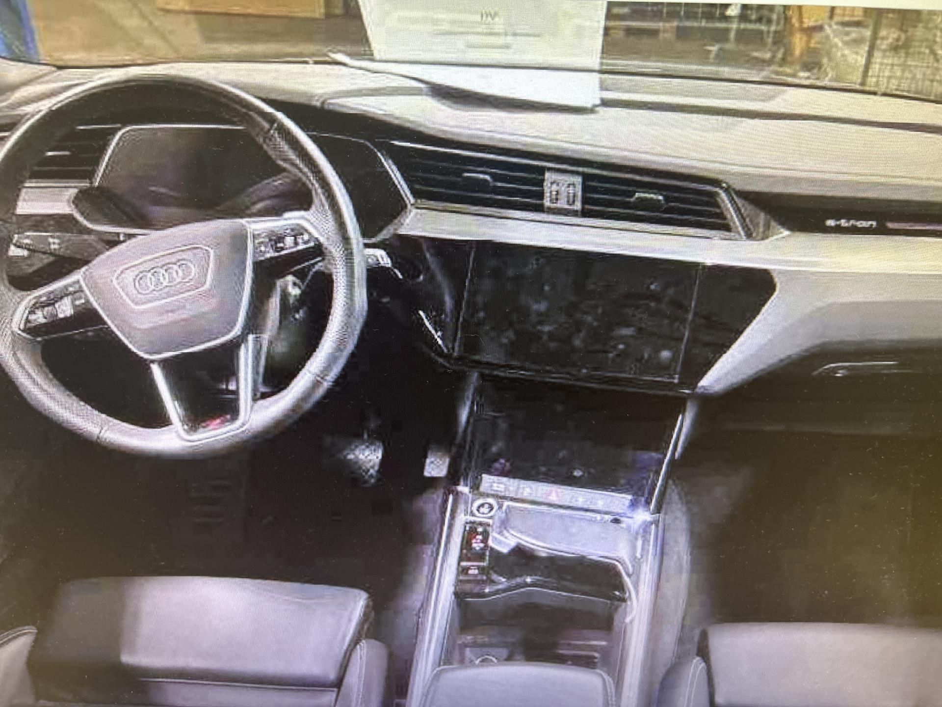 Audi e-tron, 55 QUATTRO 300kw S LINE SOH97% - fotka 3