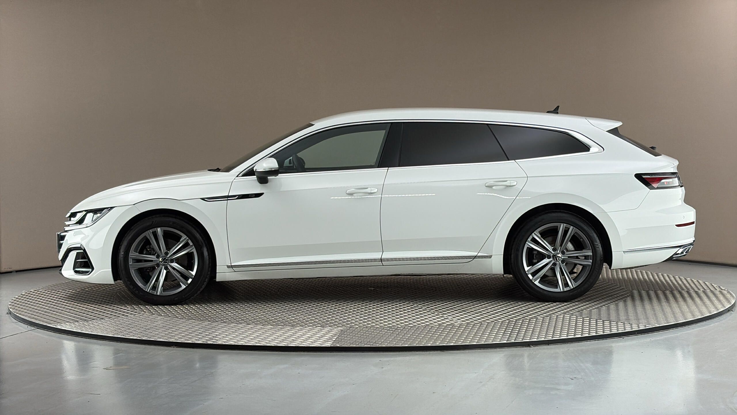 Volkswagen Arteon, 2.0 TSI DSG R-Line Shooting Br - fotka 4