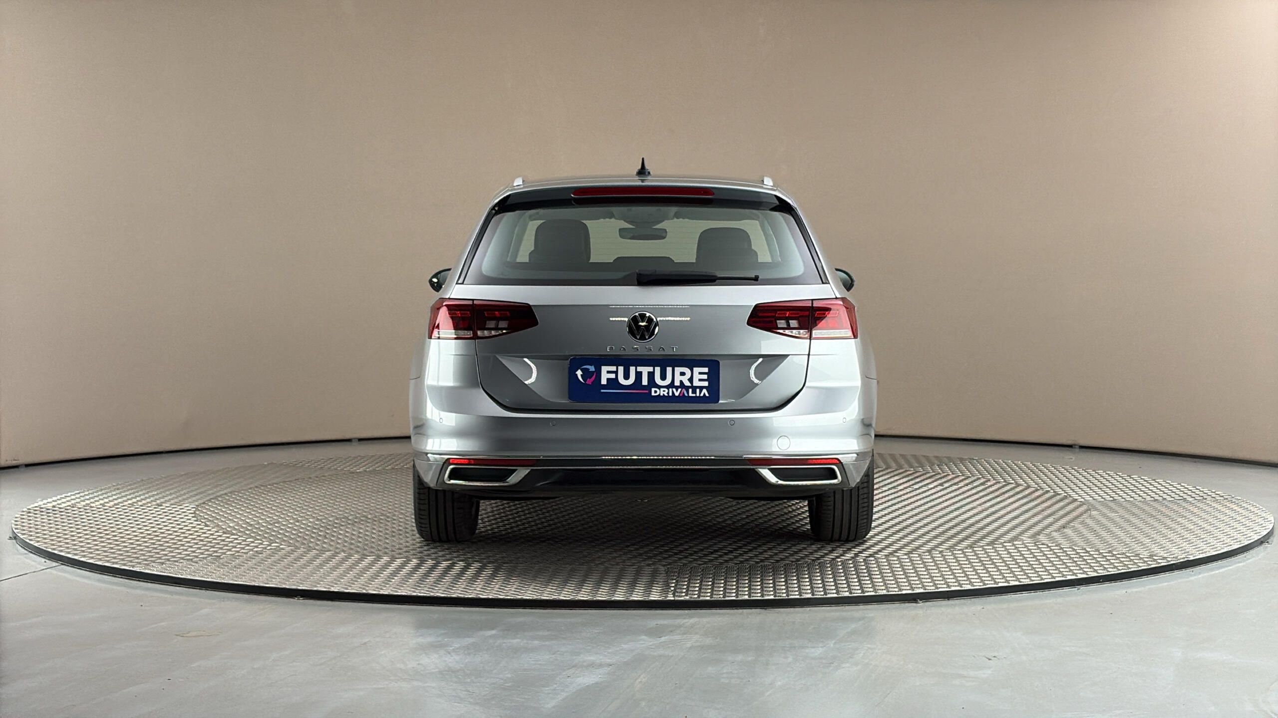 Volkswagen Passat, 2.0 TDI DSG Elegance Variant - fotka 5