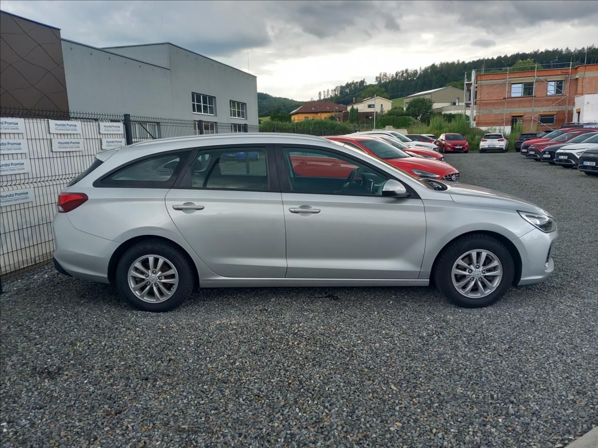 Hyundai i30, 1,0 T-GDI Best of Czech kombi - fotka 5